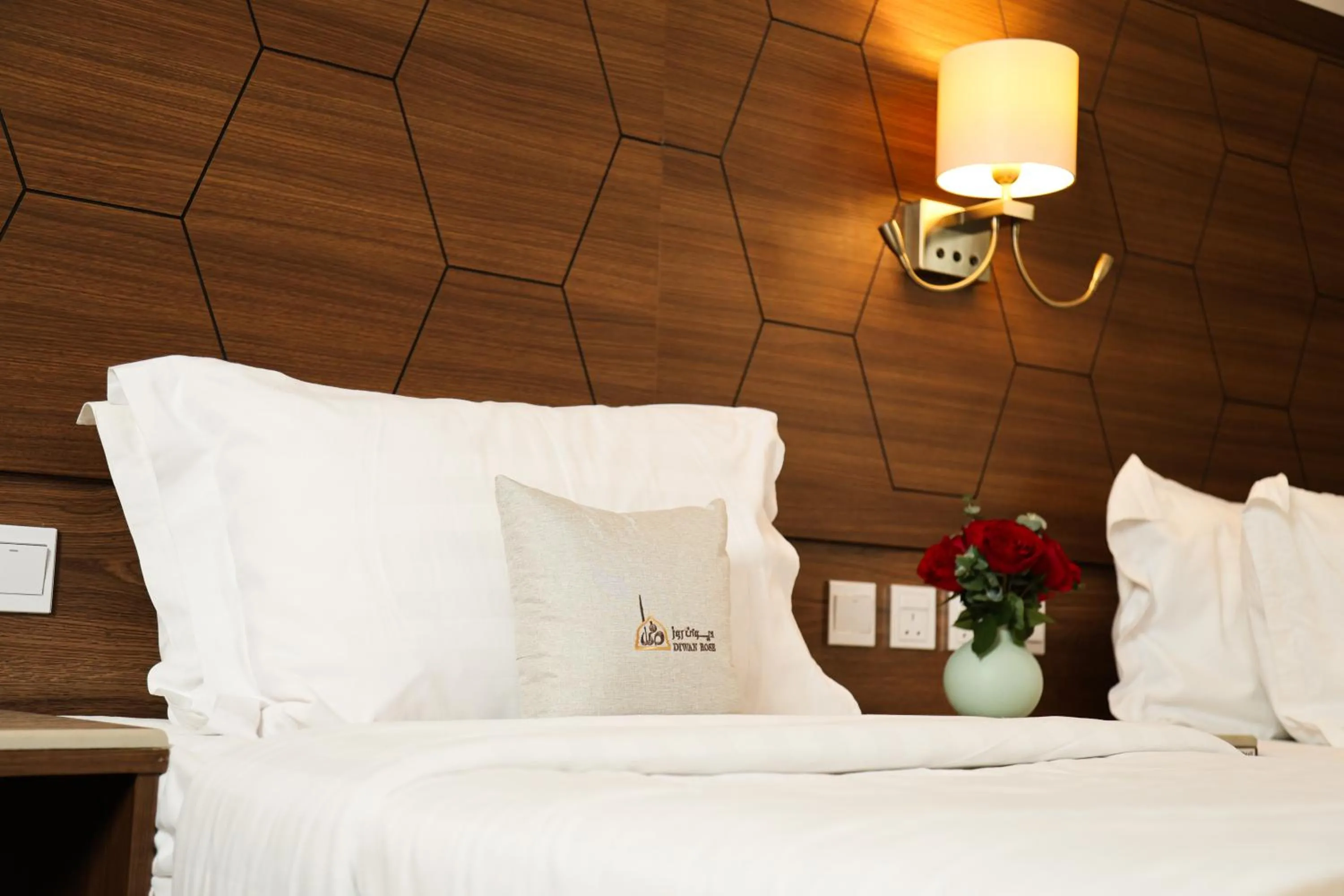Property building, Bed in Diwan Rose Hotel