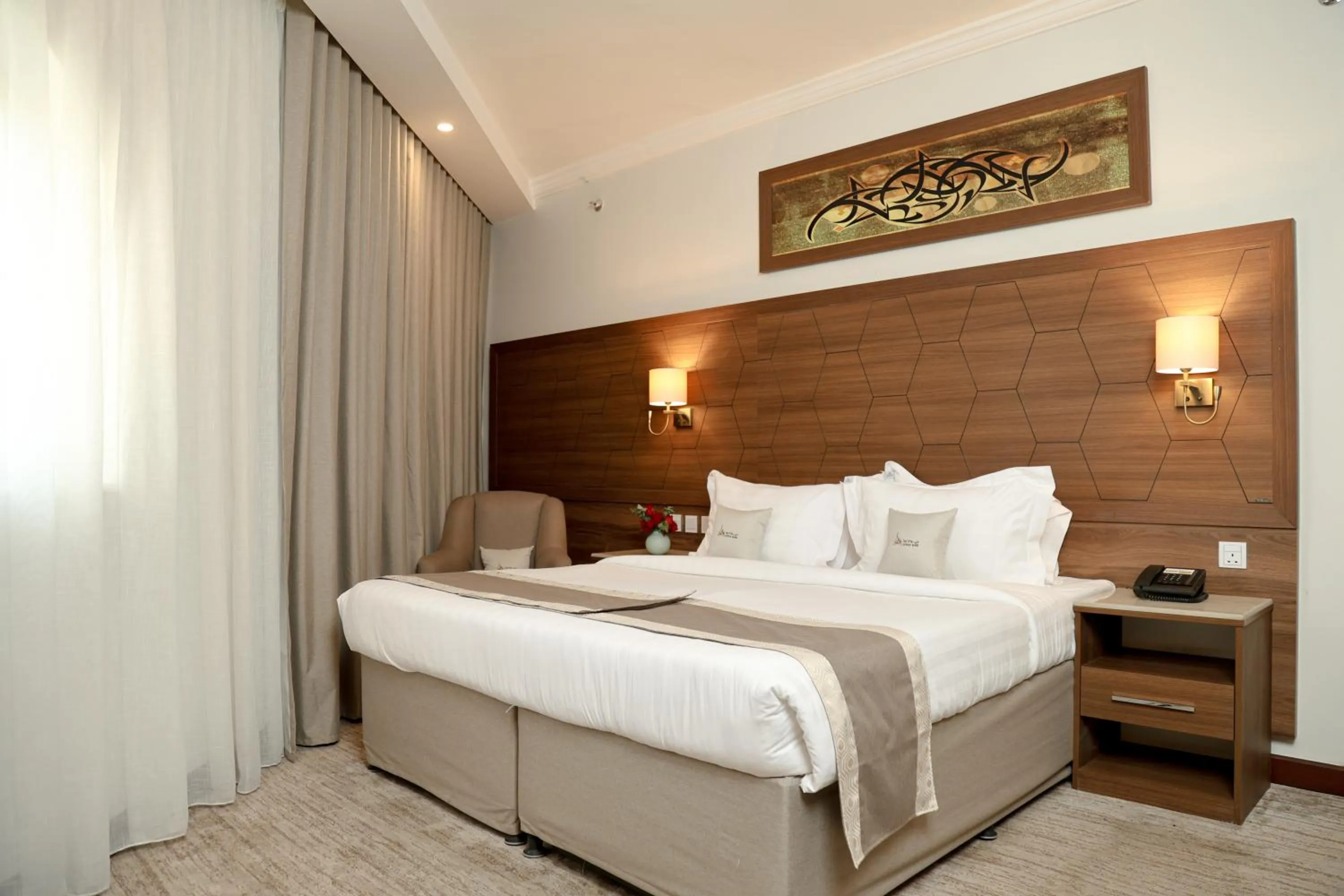 Property building, Bed in Diwan Rose Hotel