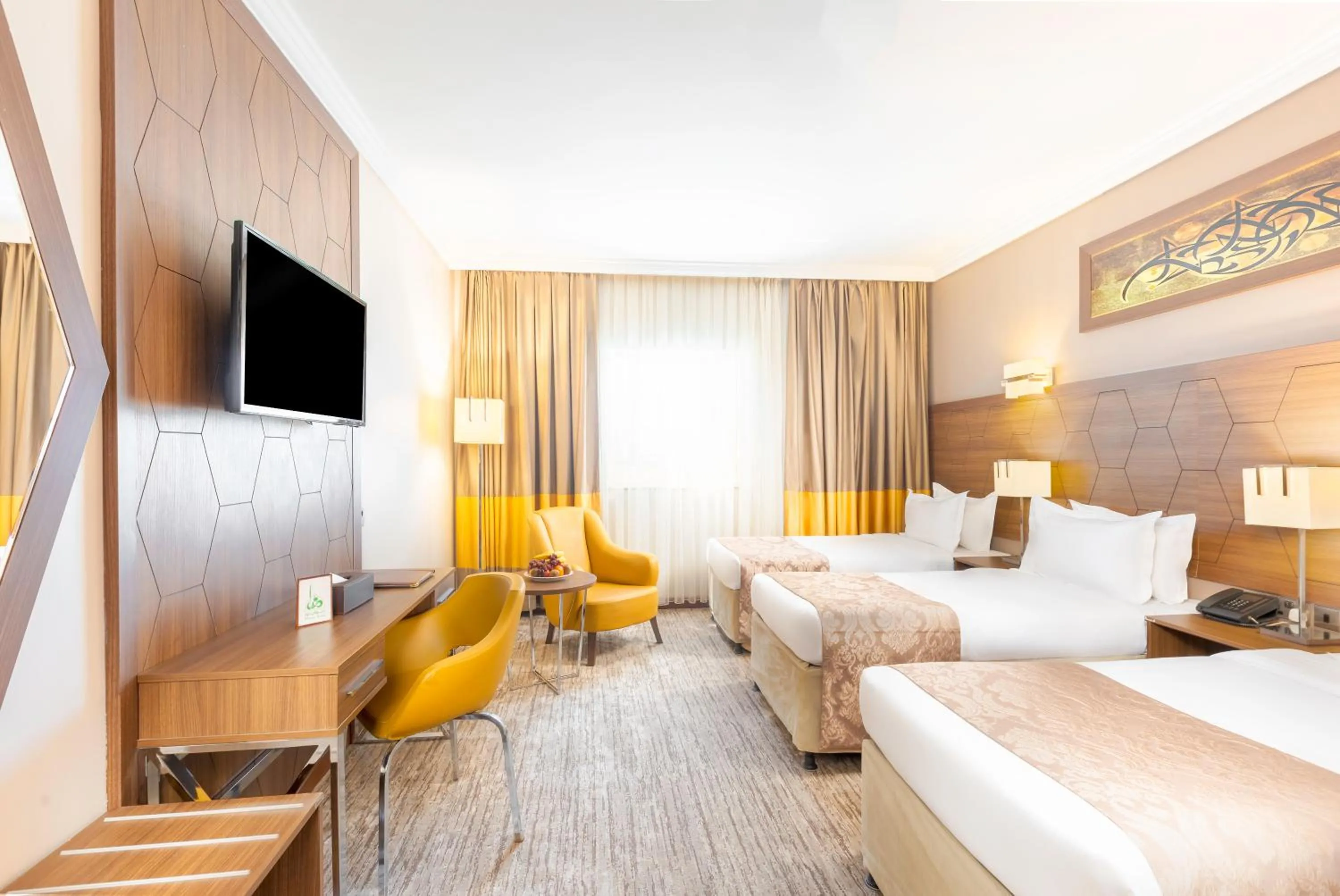 Communal lounge/ TV room, Bed in Diwan Rose Hotel