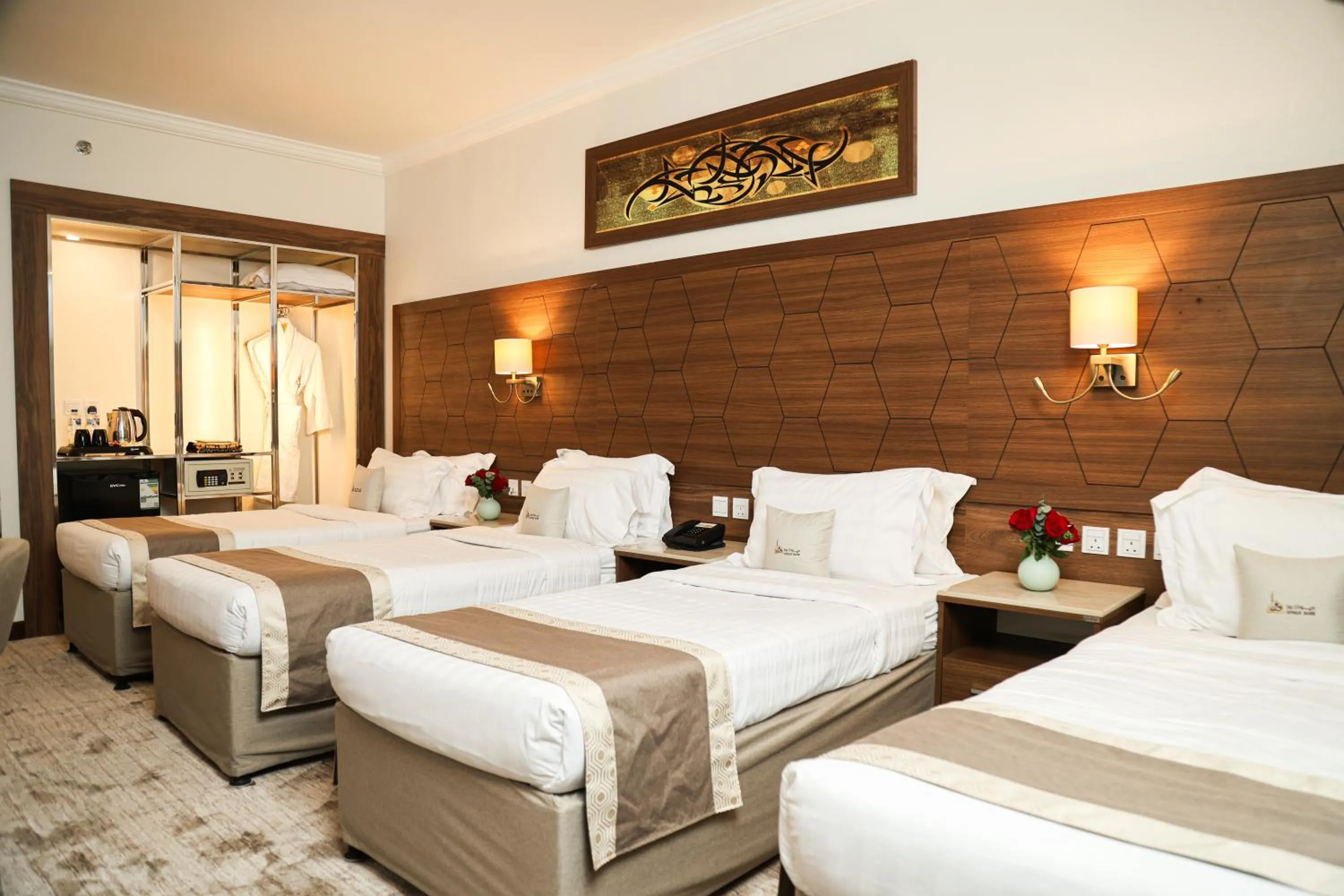 Property building, Bed in Diwan Rose Hotel