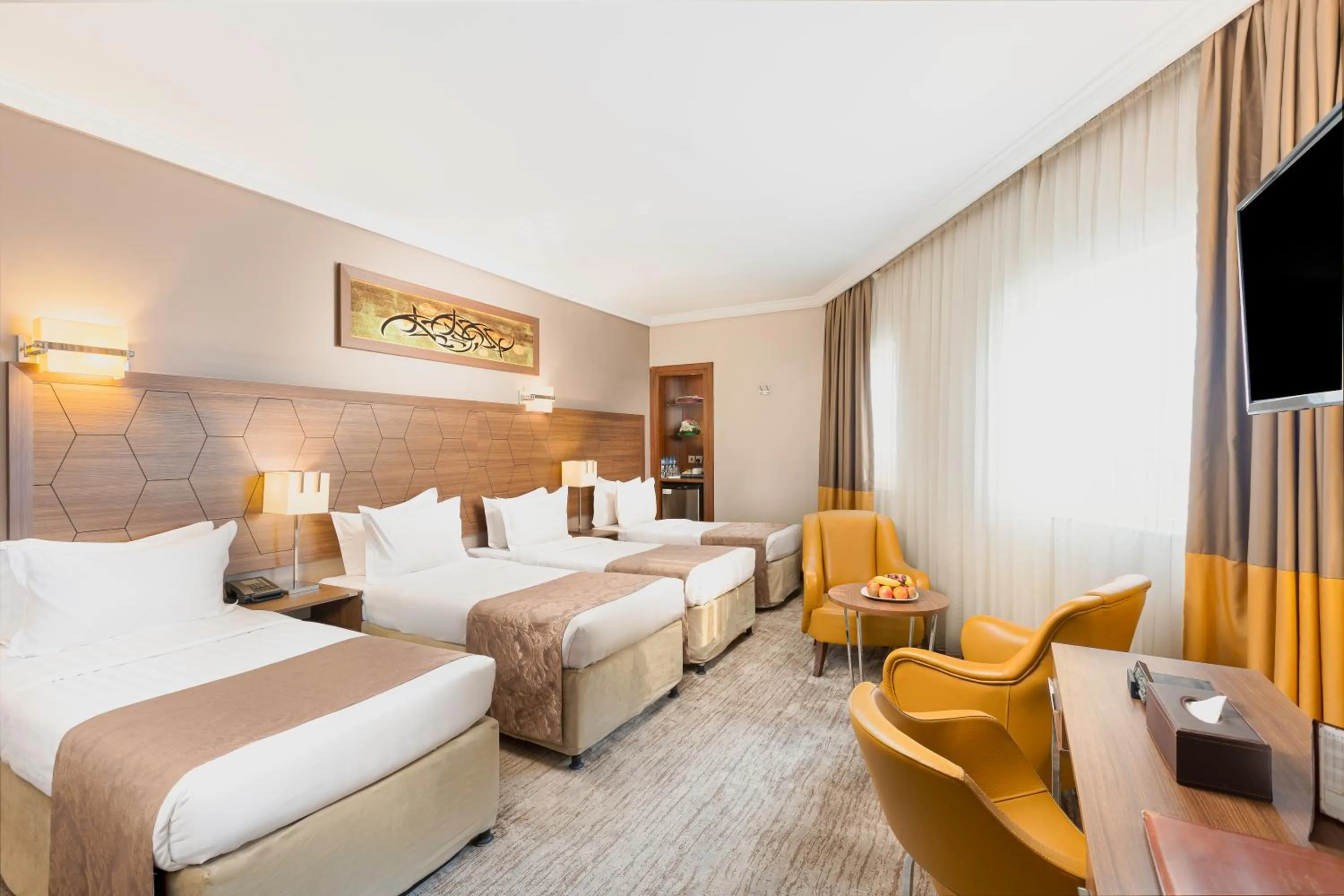 Communal lounge/ TV room, Bed in Diwan Rose Hotel