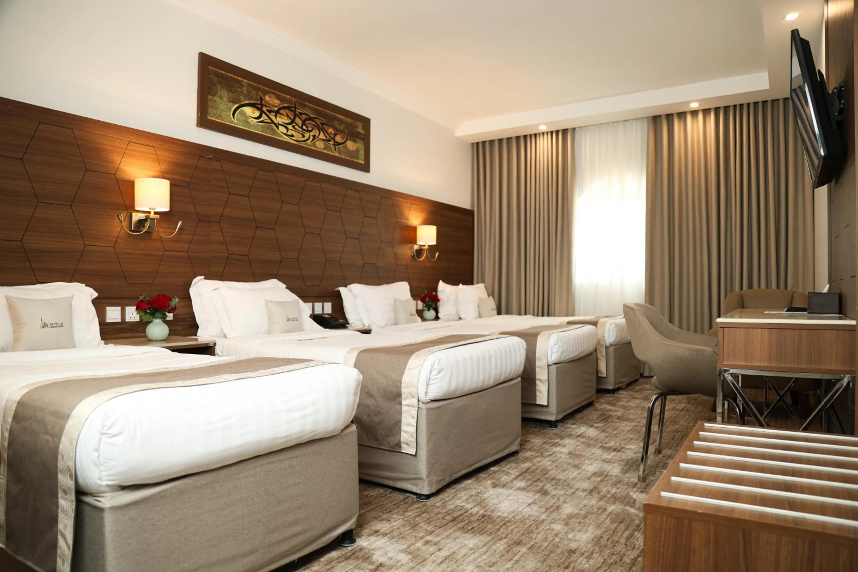 Property building, Bed in Diwan Rose Hotel