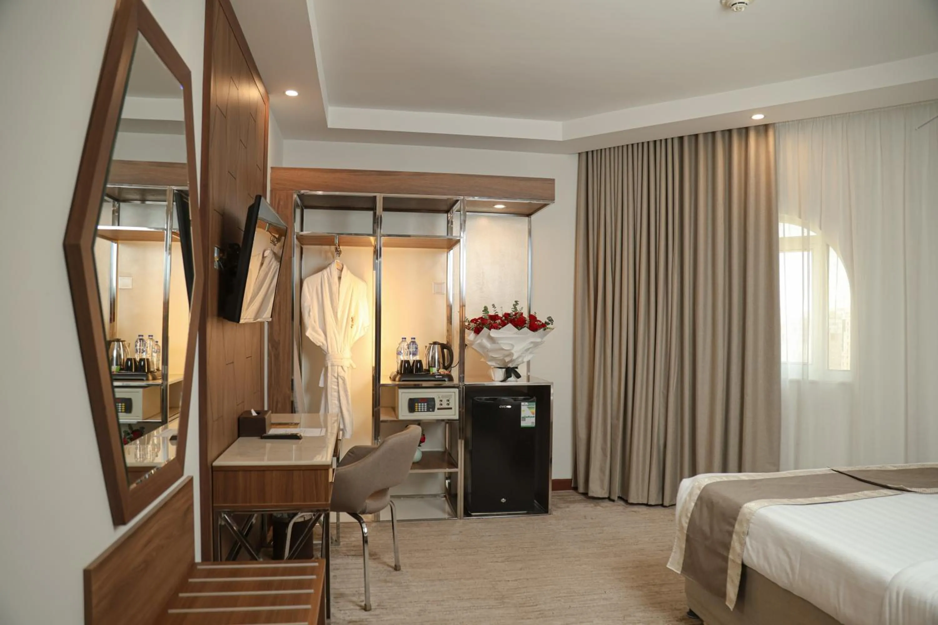 Property building, Bed in Diwan Rose Hotel