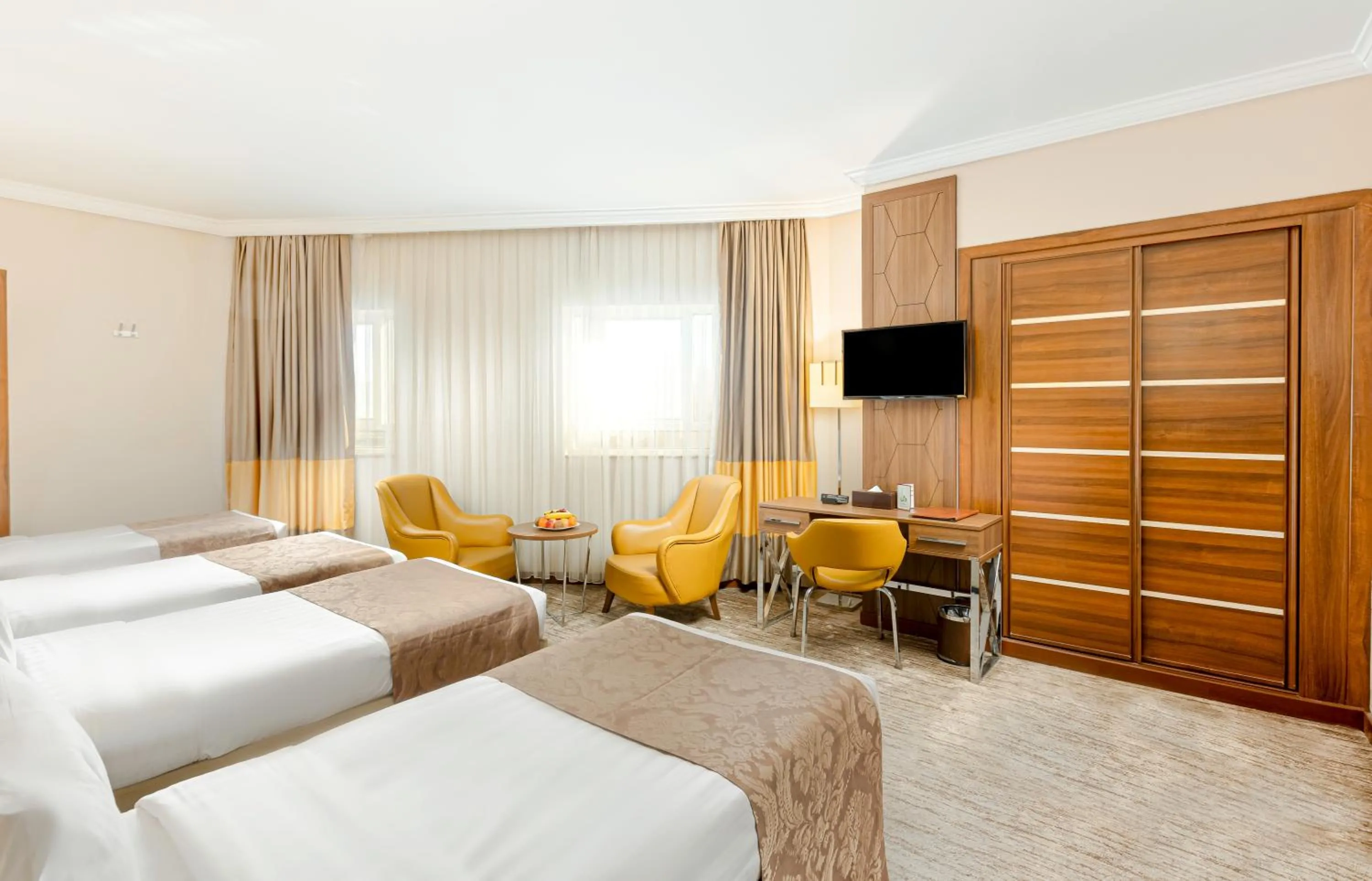 Communal lounge/ TV room, Bed in Diwan Rose Hotel