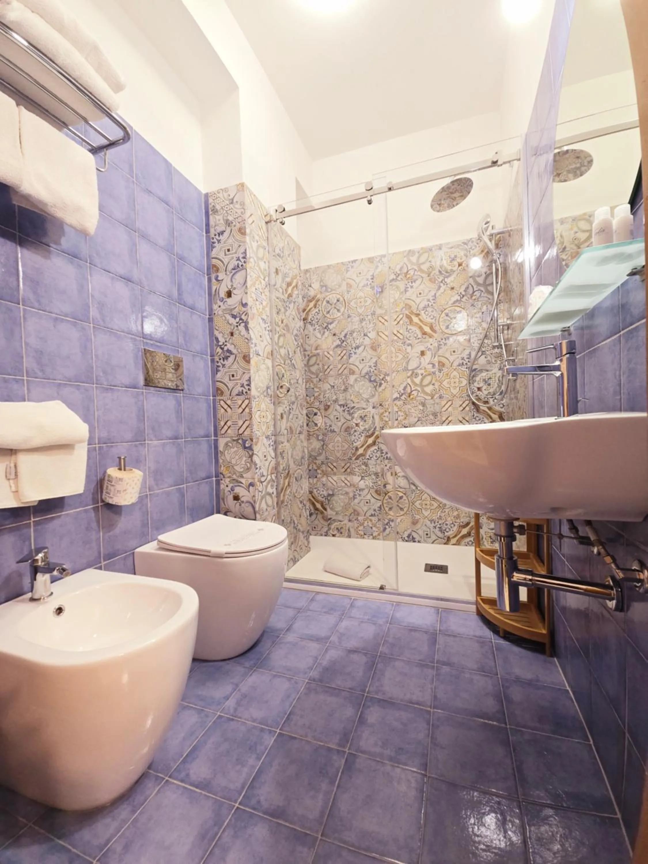 Shower in Hotel Cala Marina