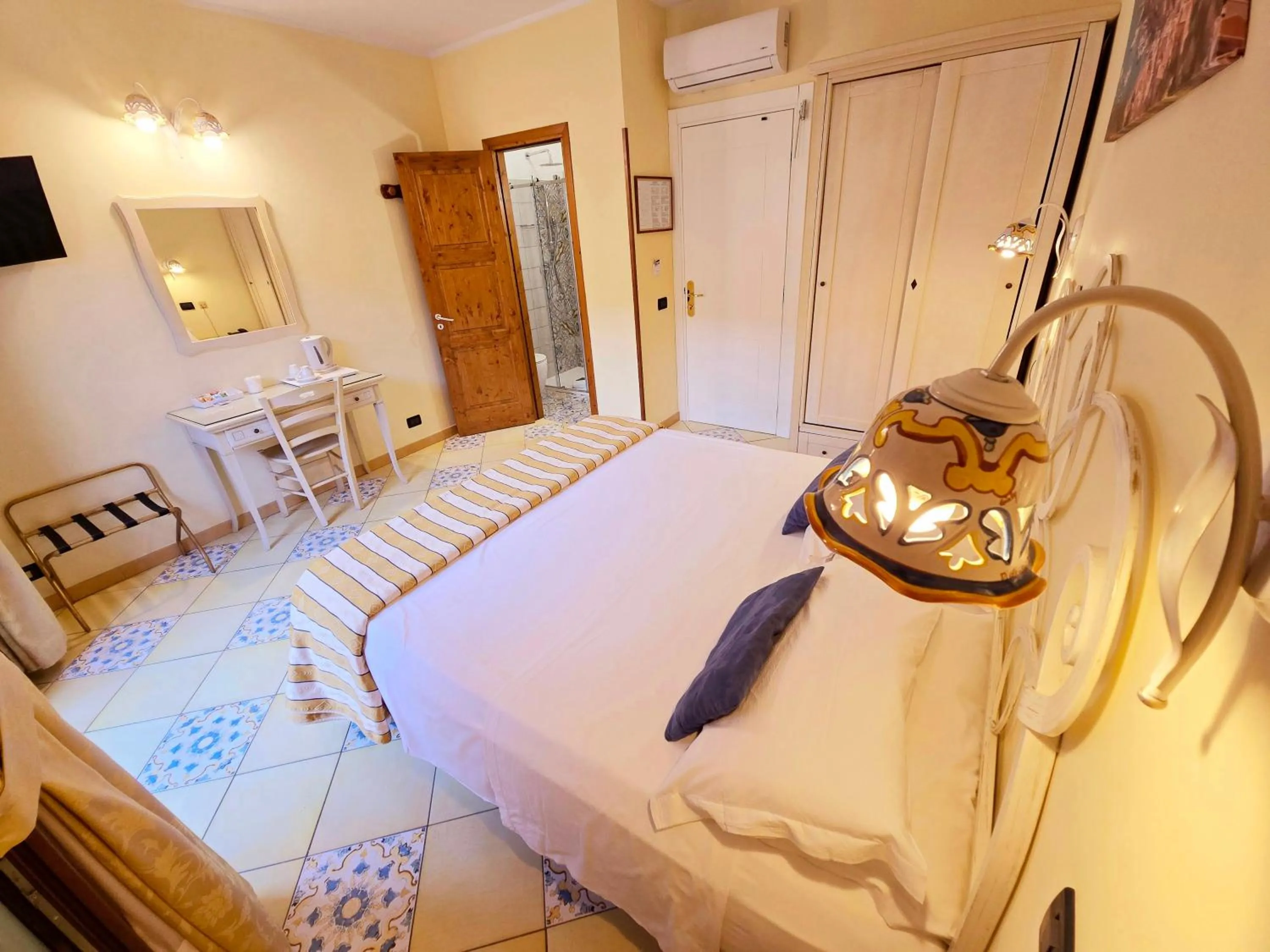 Photo of the whole room, Bed in Hotel Cala Marina