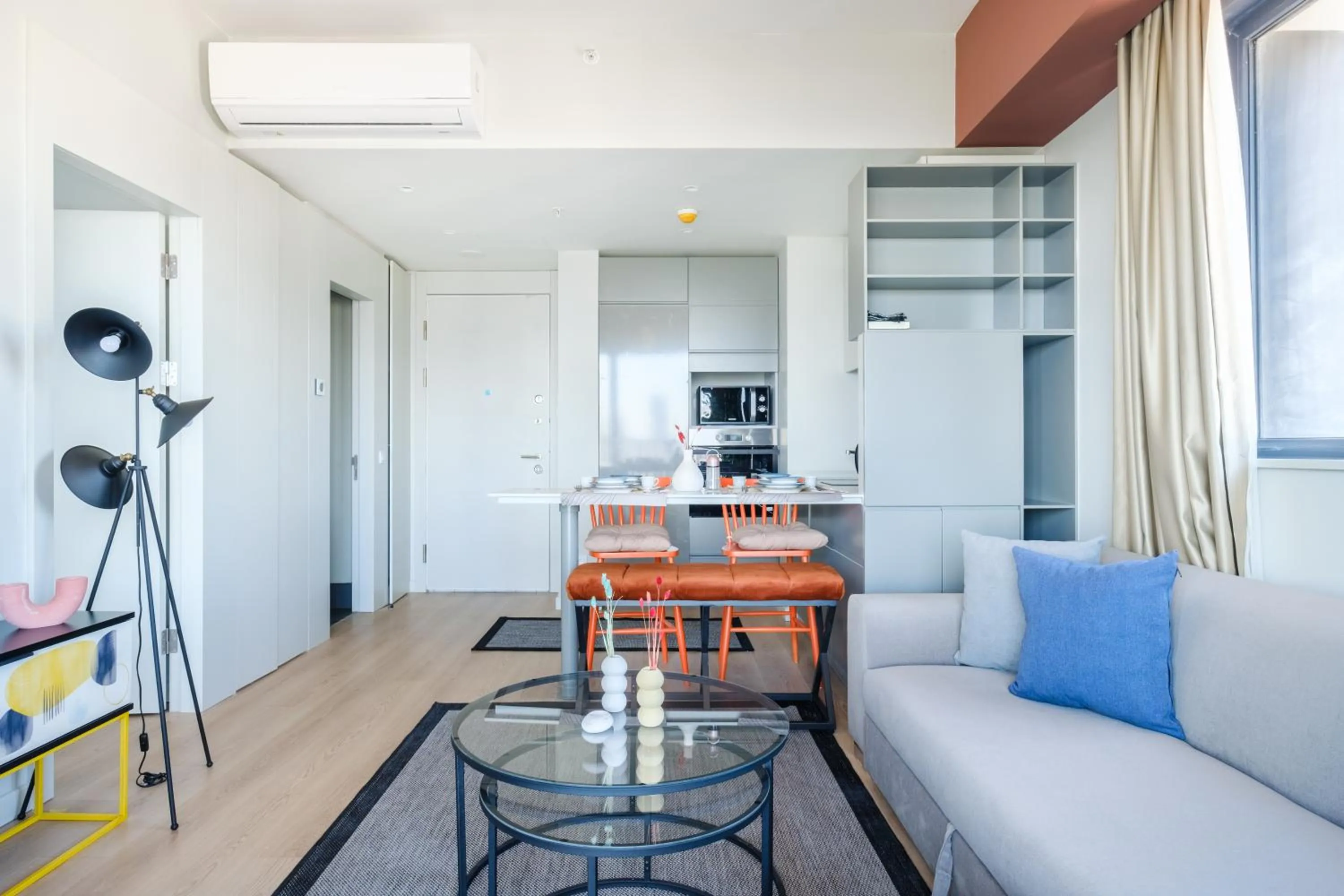 Living room in Roya Nova Residence by NewInn