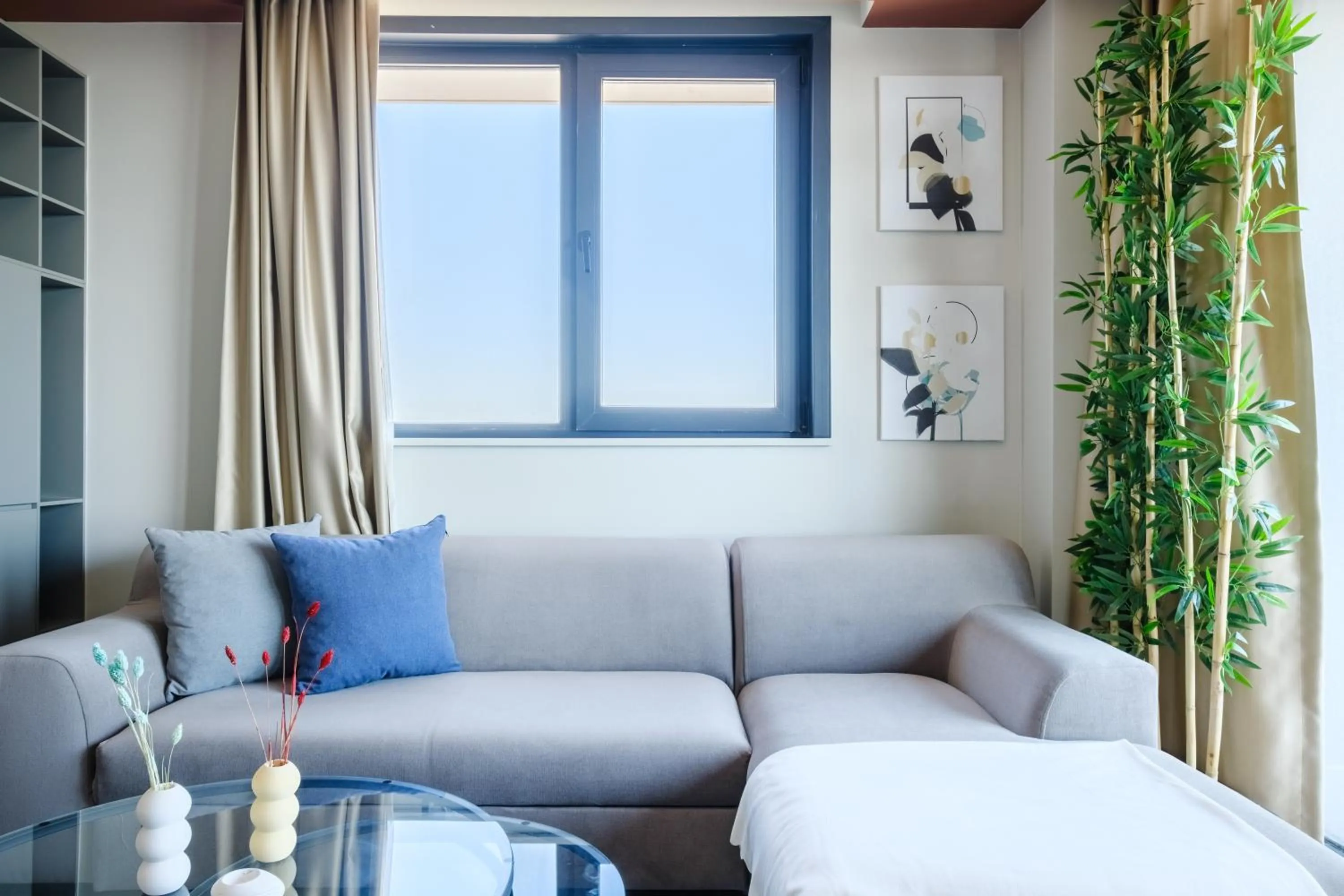 Living room in Roya Nova Residence by NewInn