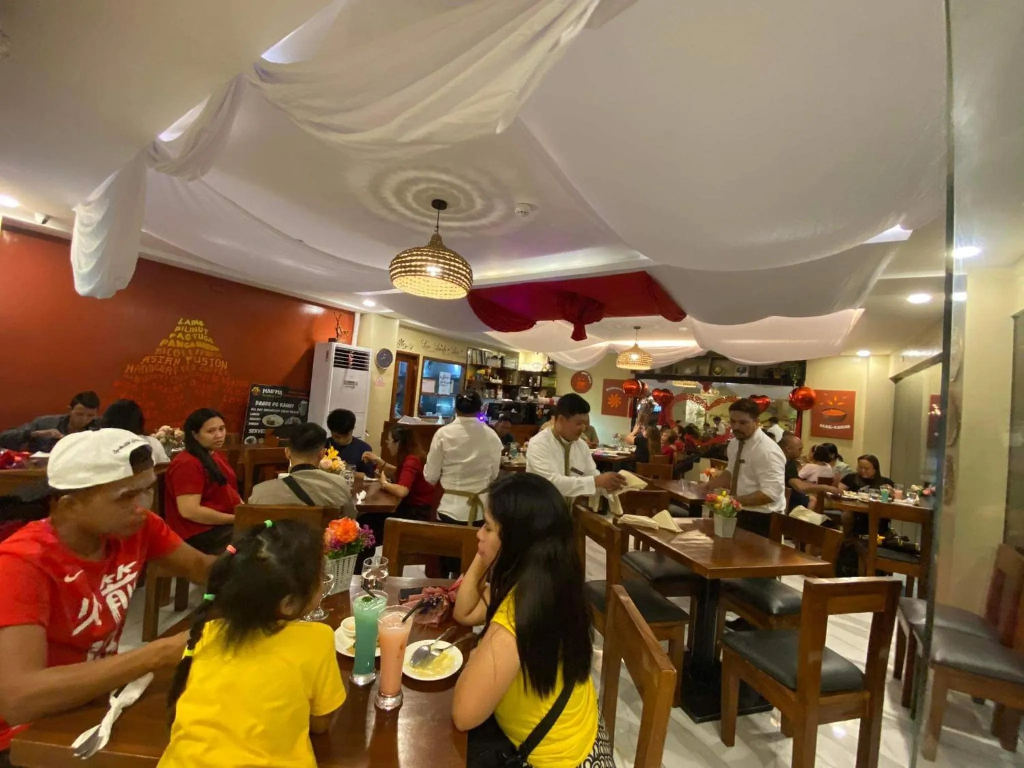 Restaurant/places to eat in Hotel Herencia 625