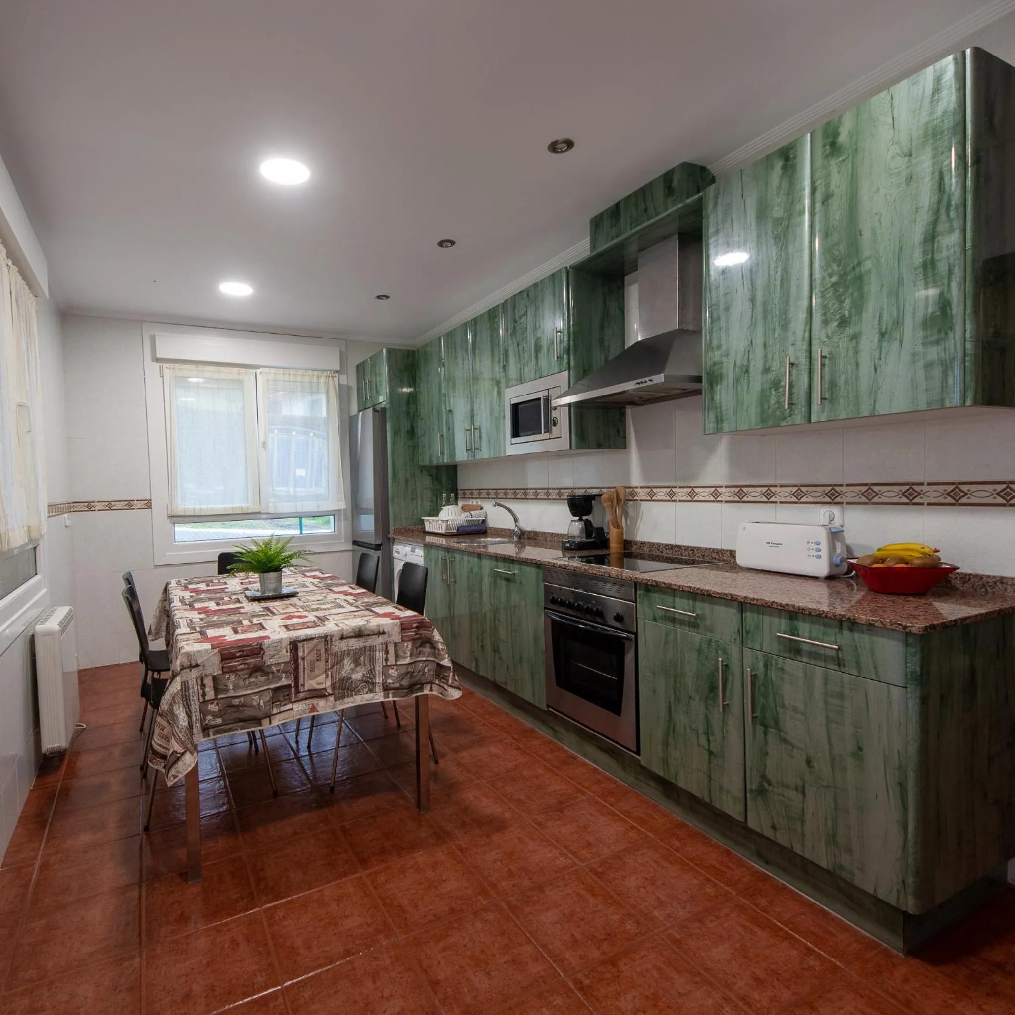Kitchen or kitchenette in El Gato Gordo - bike & surf house