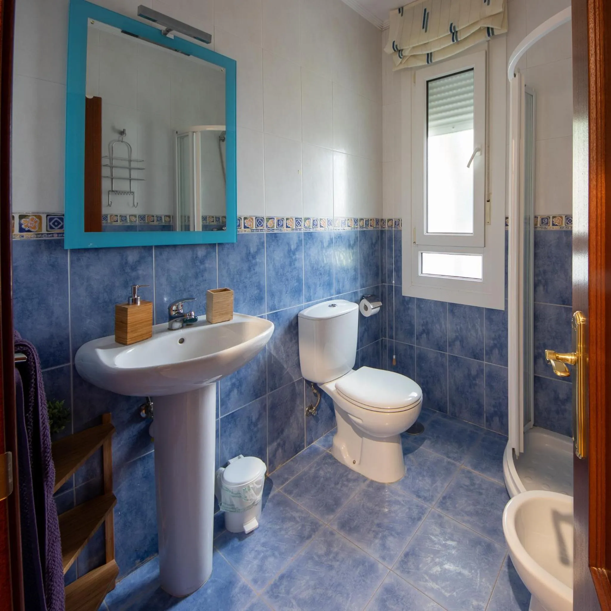 Toilet in El Gato Gordo - bike & surf house