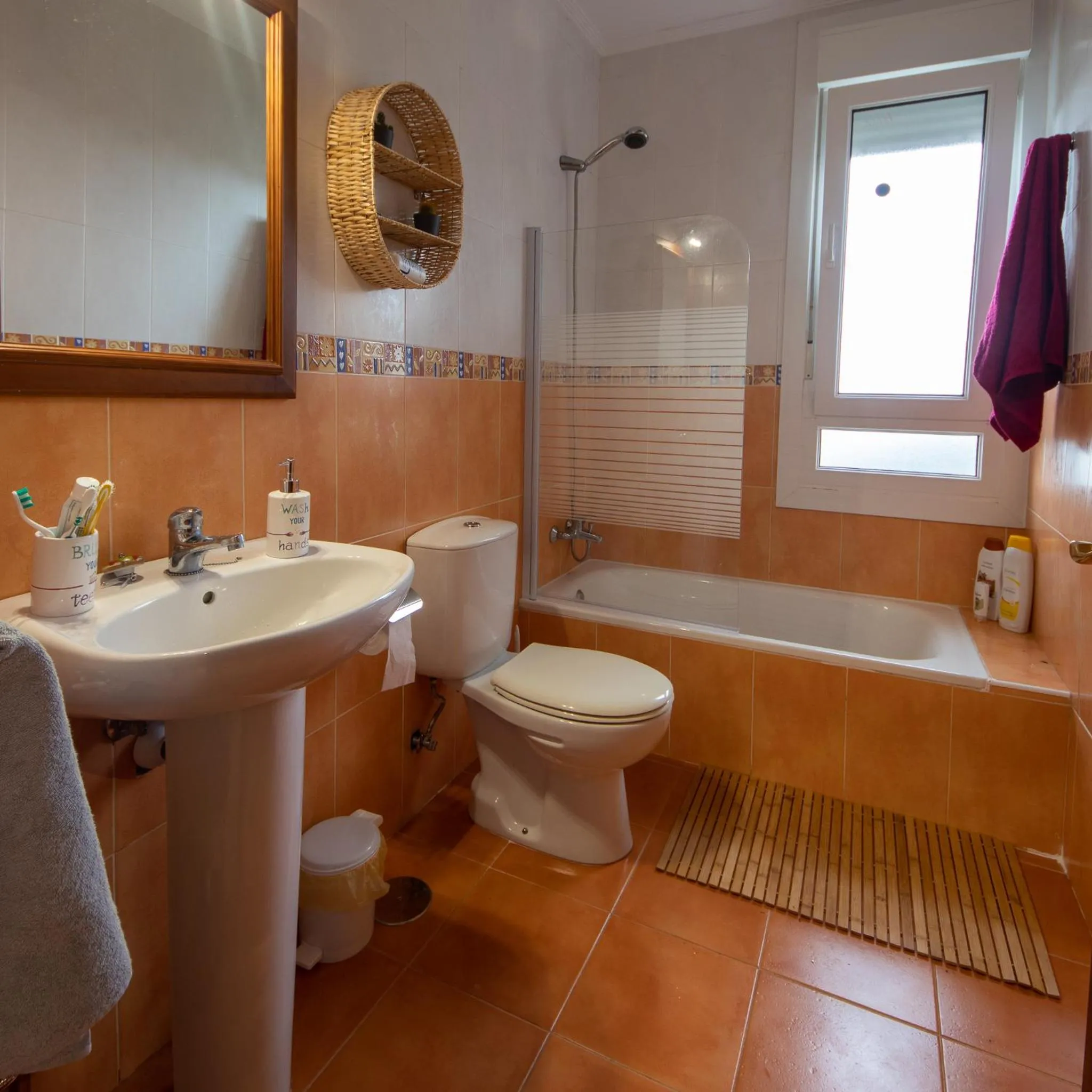 Bathroom in El Gato Gordo - bike & surf house