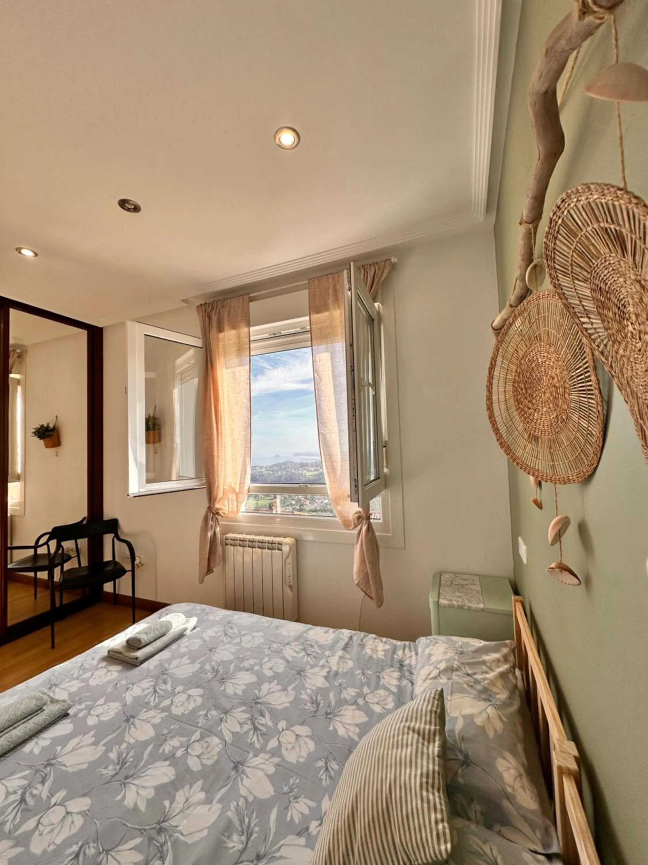 Bedroom, Bed in El Gato Gordo - bike & surf house