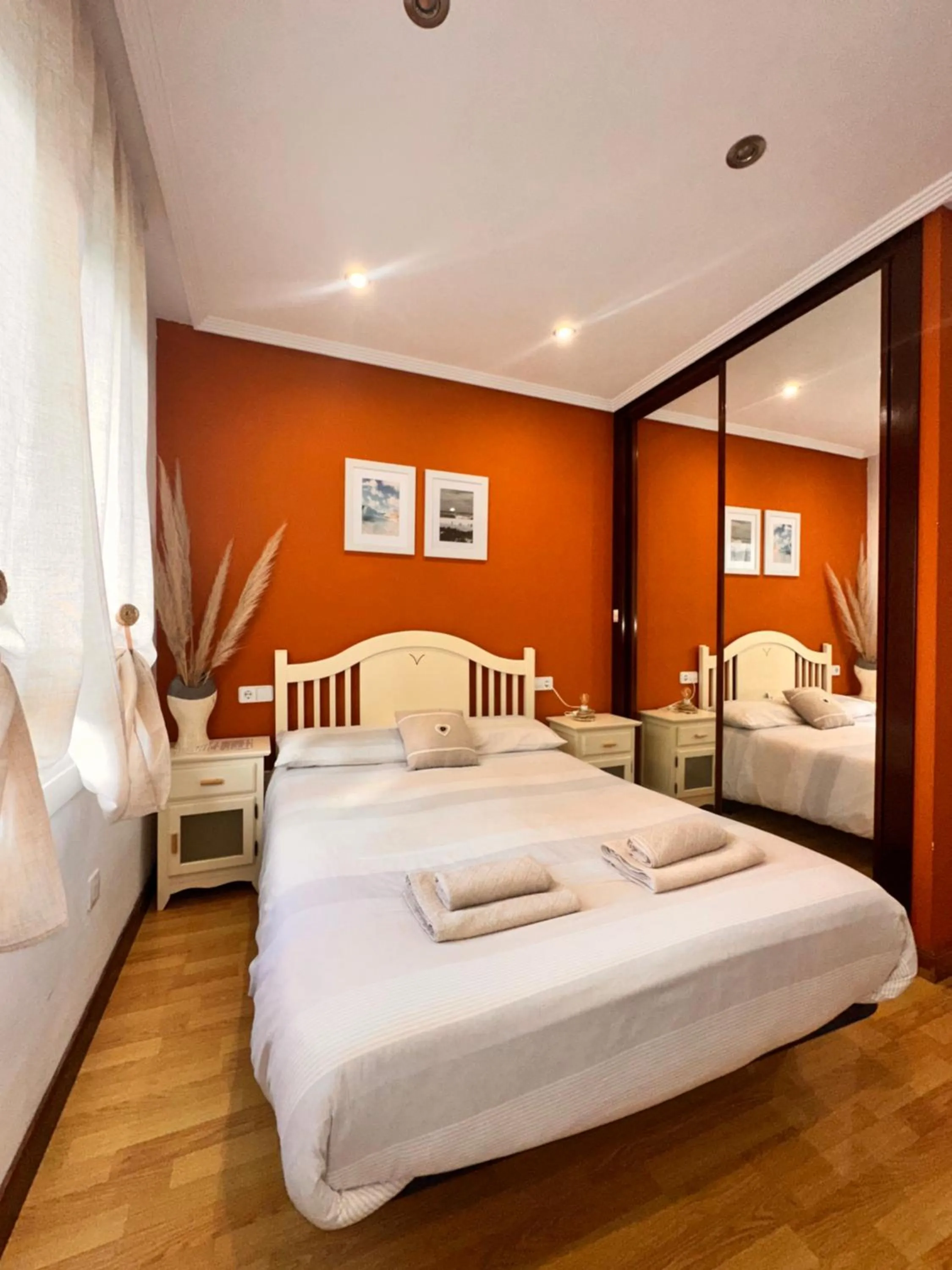 Photo of the whole room, Bed in El Gato Gordo - bike & surf house