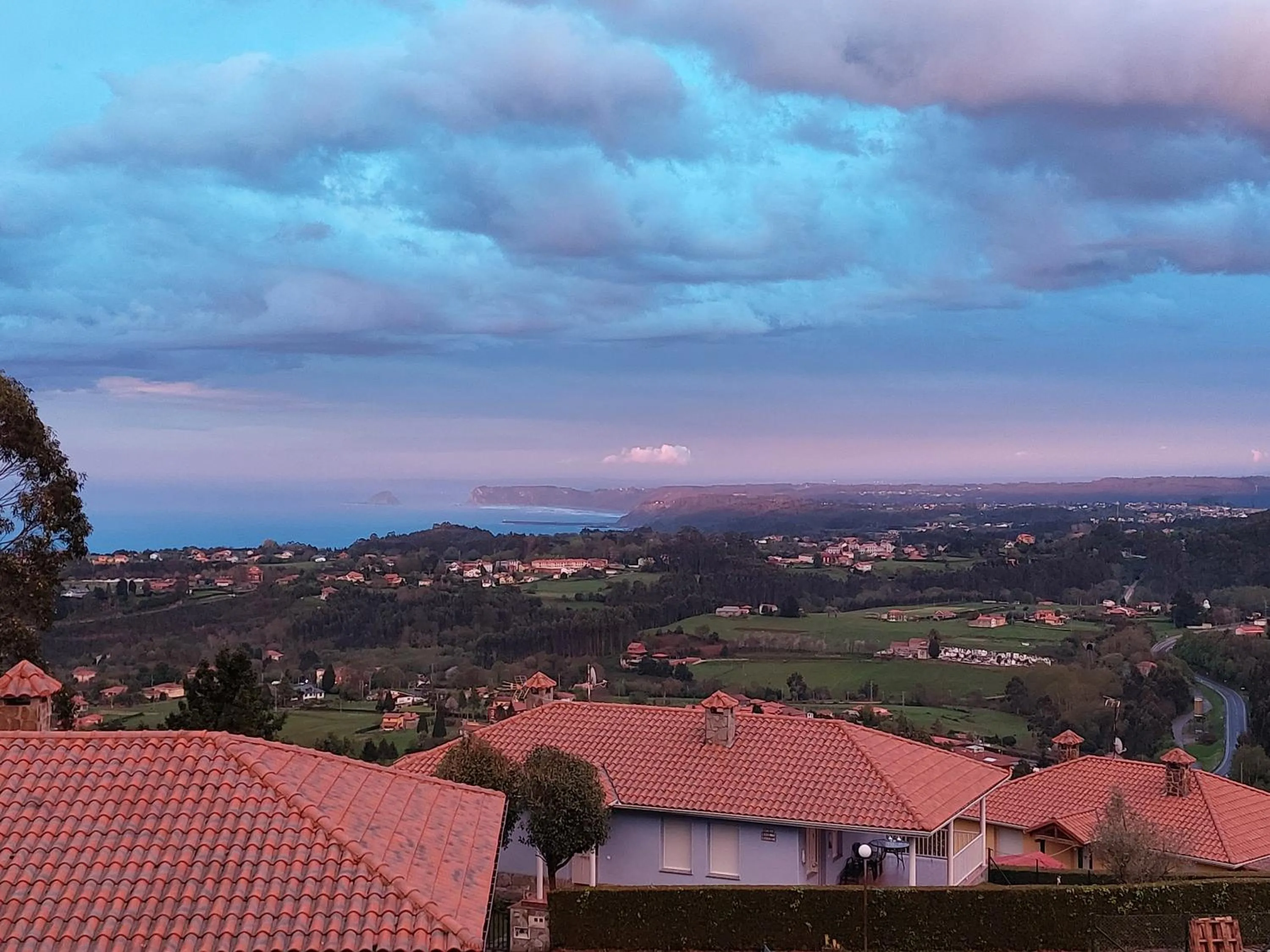 Sunset in El Gato Gordo - bike & surf house