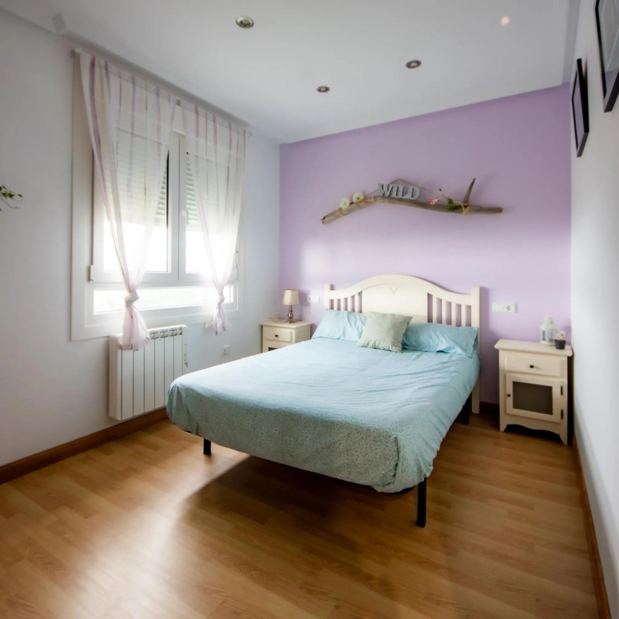 Bedroom, Bed in El Gato Gordo - bike & surf house