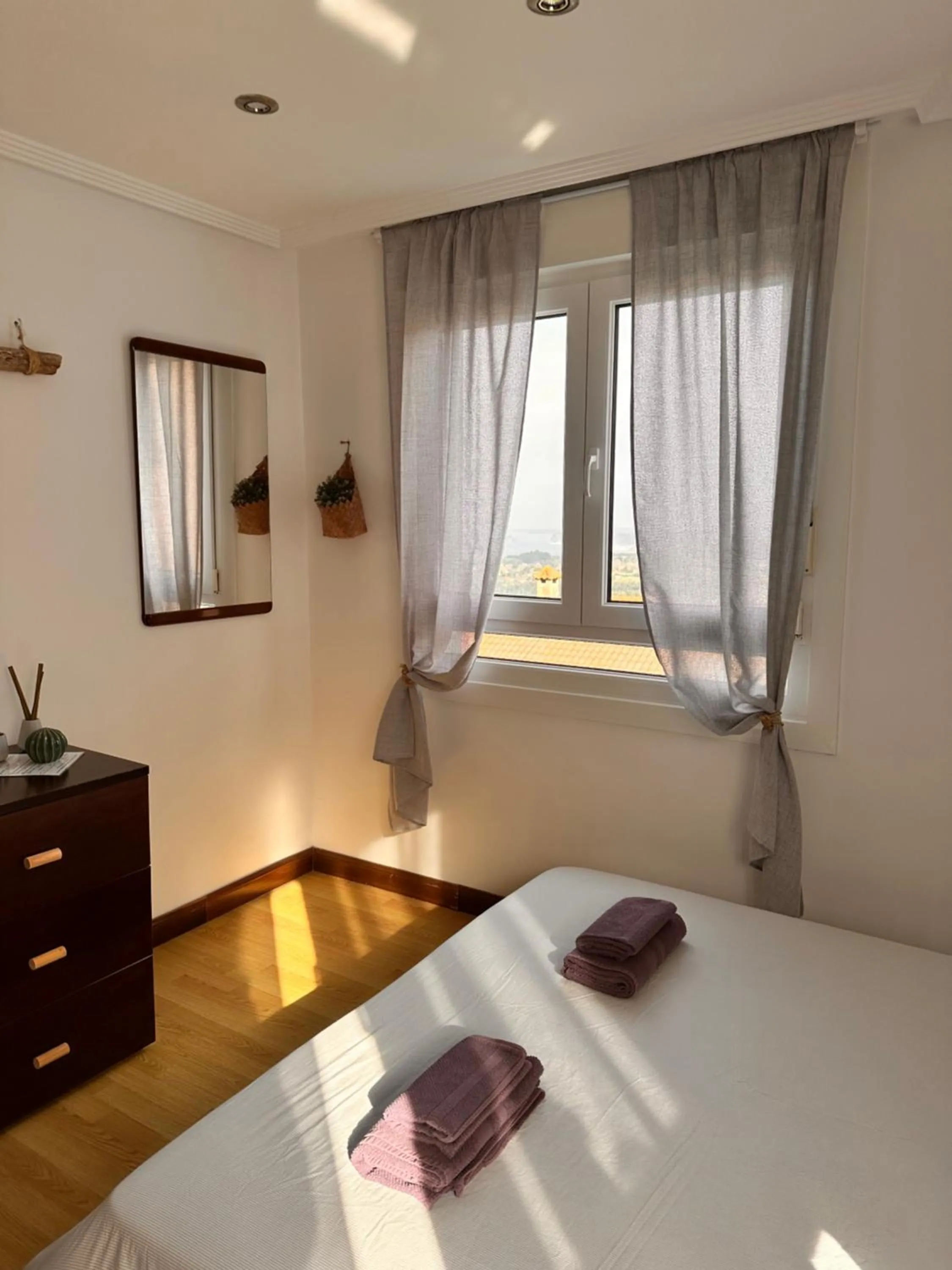 Photo of the whole room, Bed in El Gato Gordo - bike & surf house