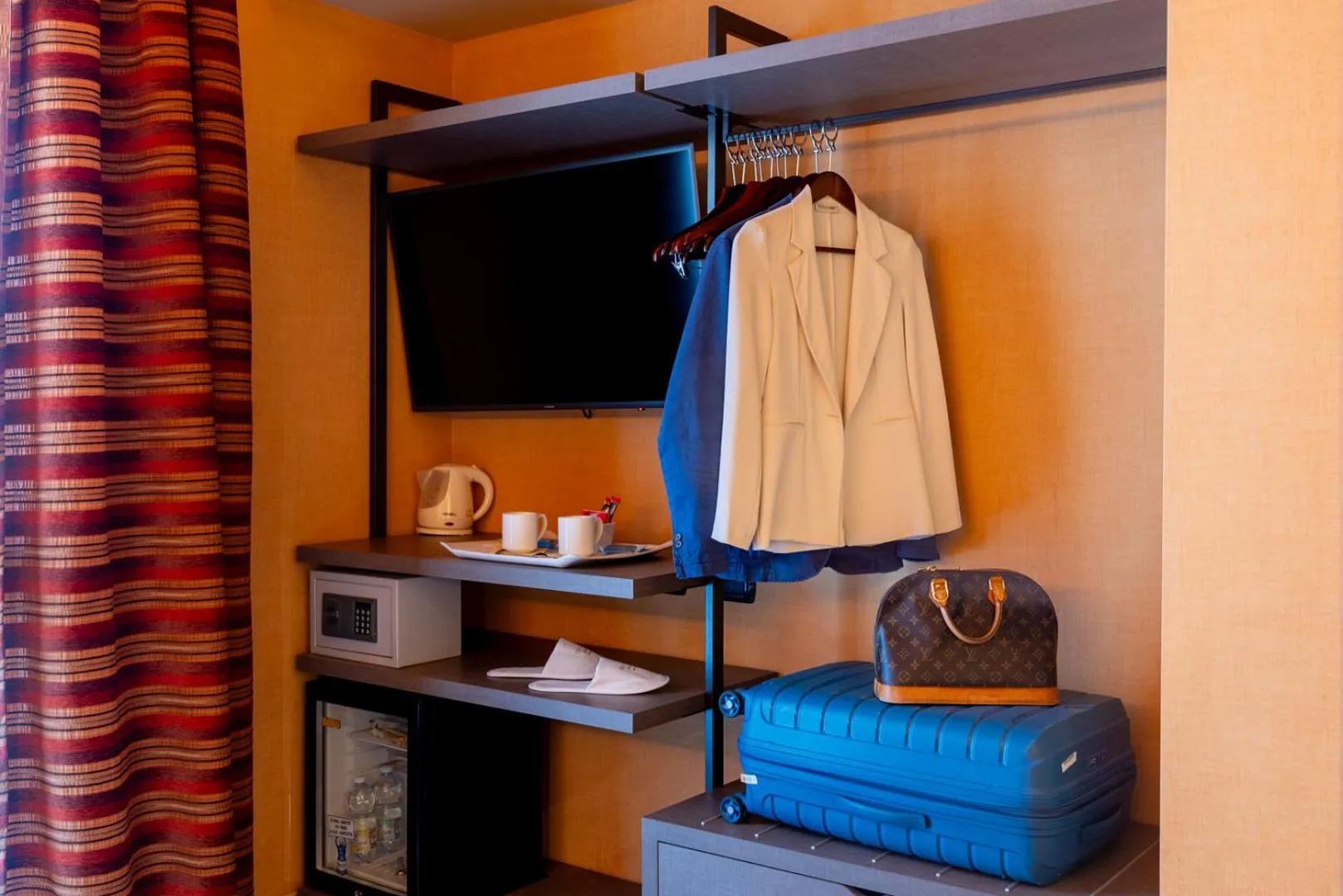wardrobe in La Villa - Sure Hotel Collection by Best Western