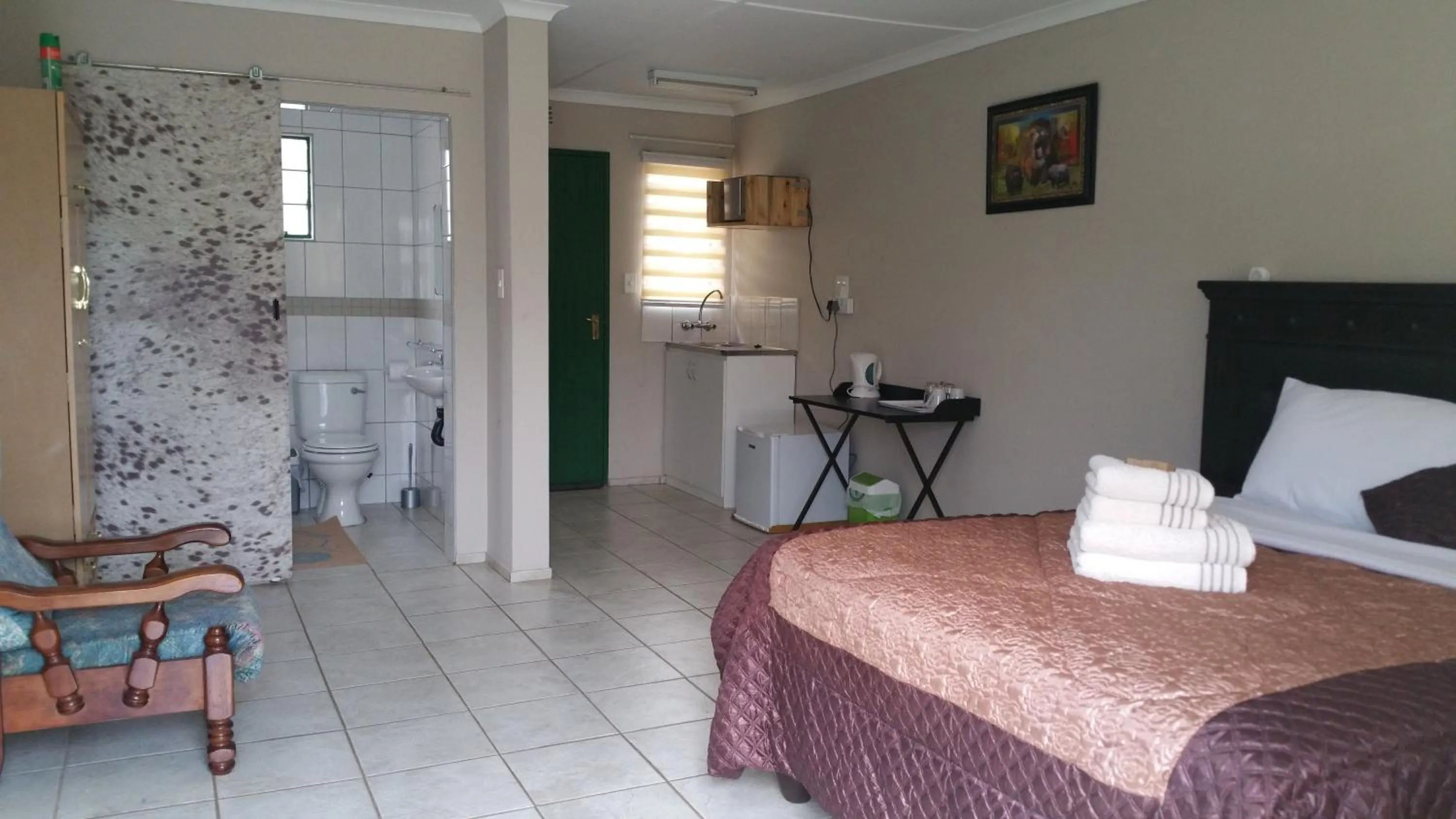 Bathroom, Bed in Viks Bed and Breakfast