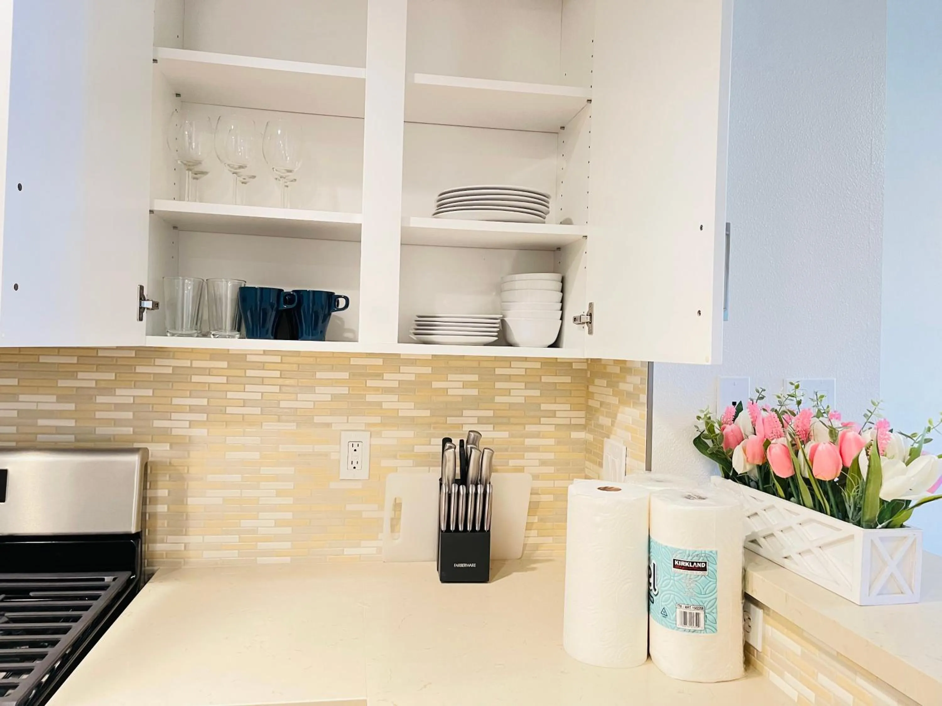 Luxury Irvine 2Bedrooms 2Bathrooms kitchen Pool apartment