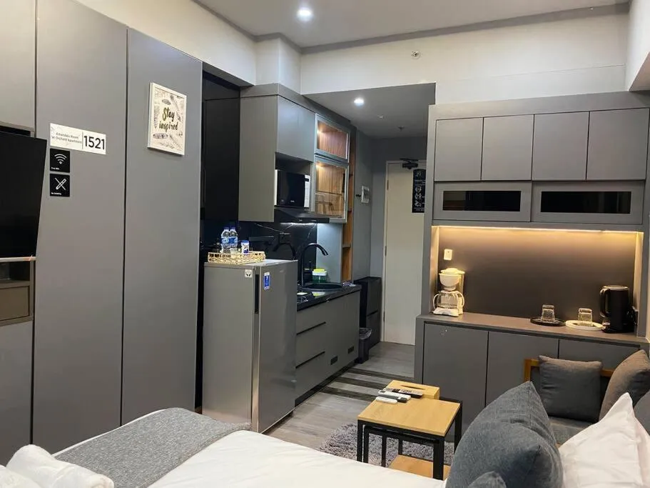Kitchen or kitchenette in Amandalu at Orchard apartemen