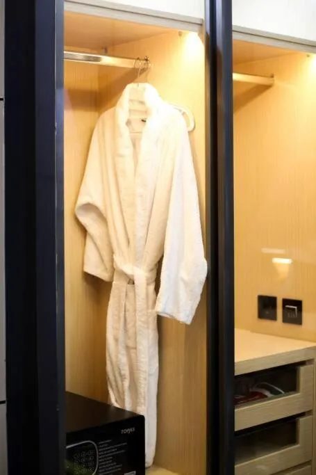 wardrobe in Amandalu at Orchard apartemen