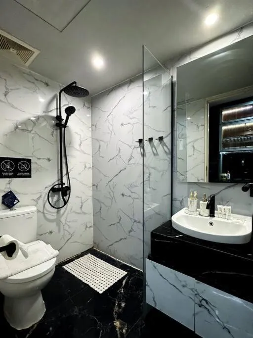 Shower in Amandalu at Orchard apartemen