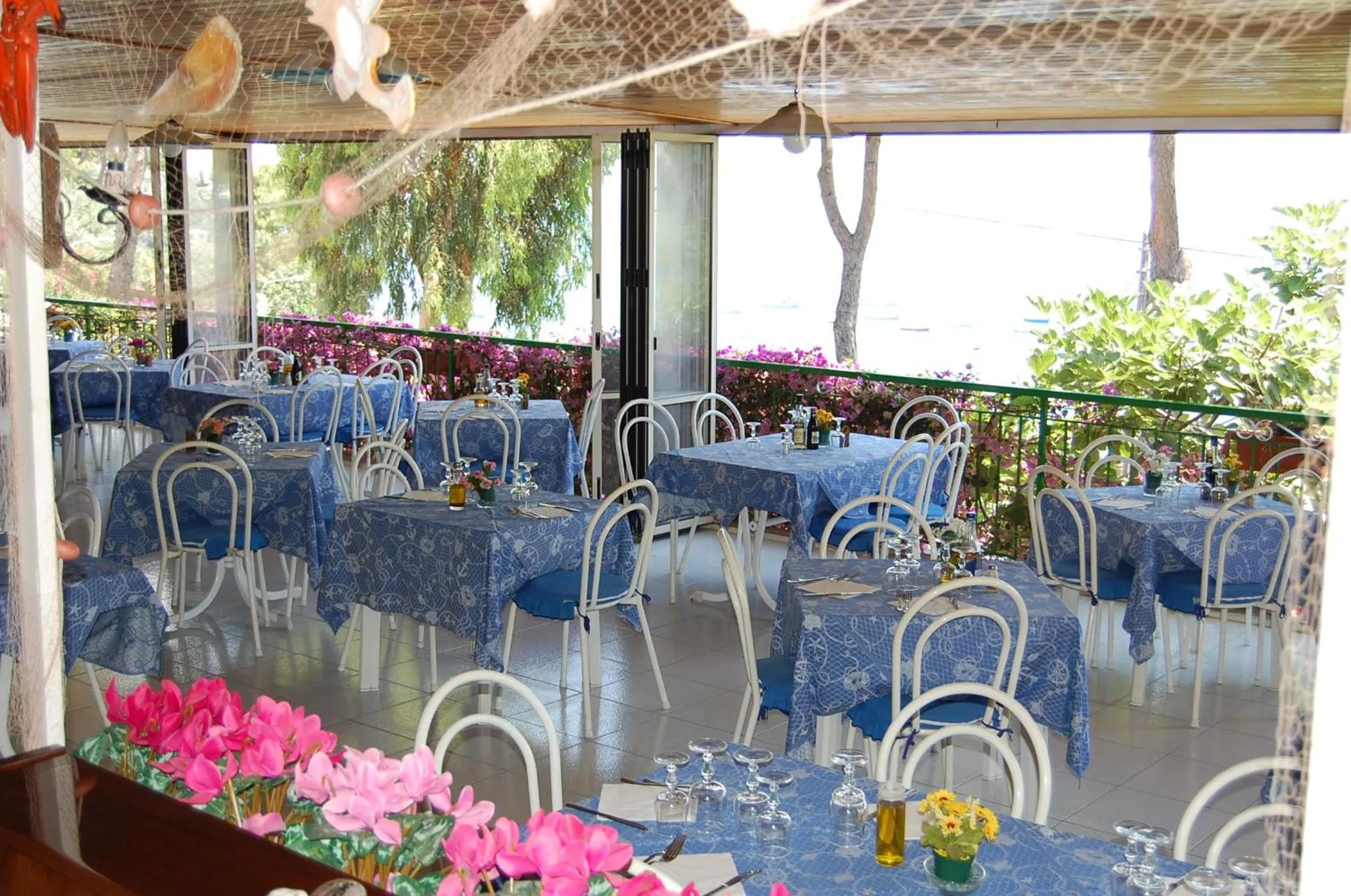 Restaurant/places to eat in Torre Turbolo Apartments