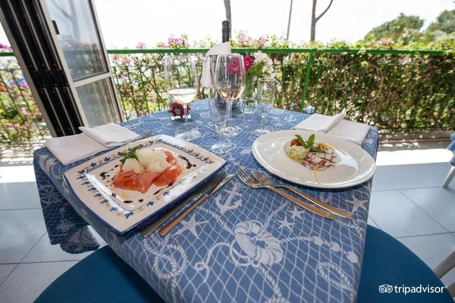 Restaurant/places to eat in Torre Turbolo Apartments