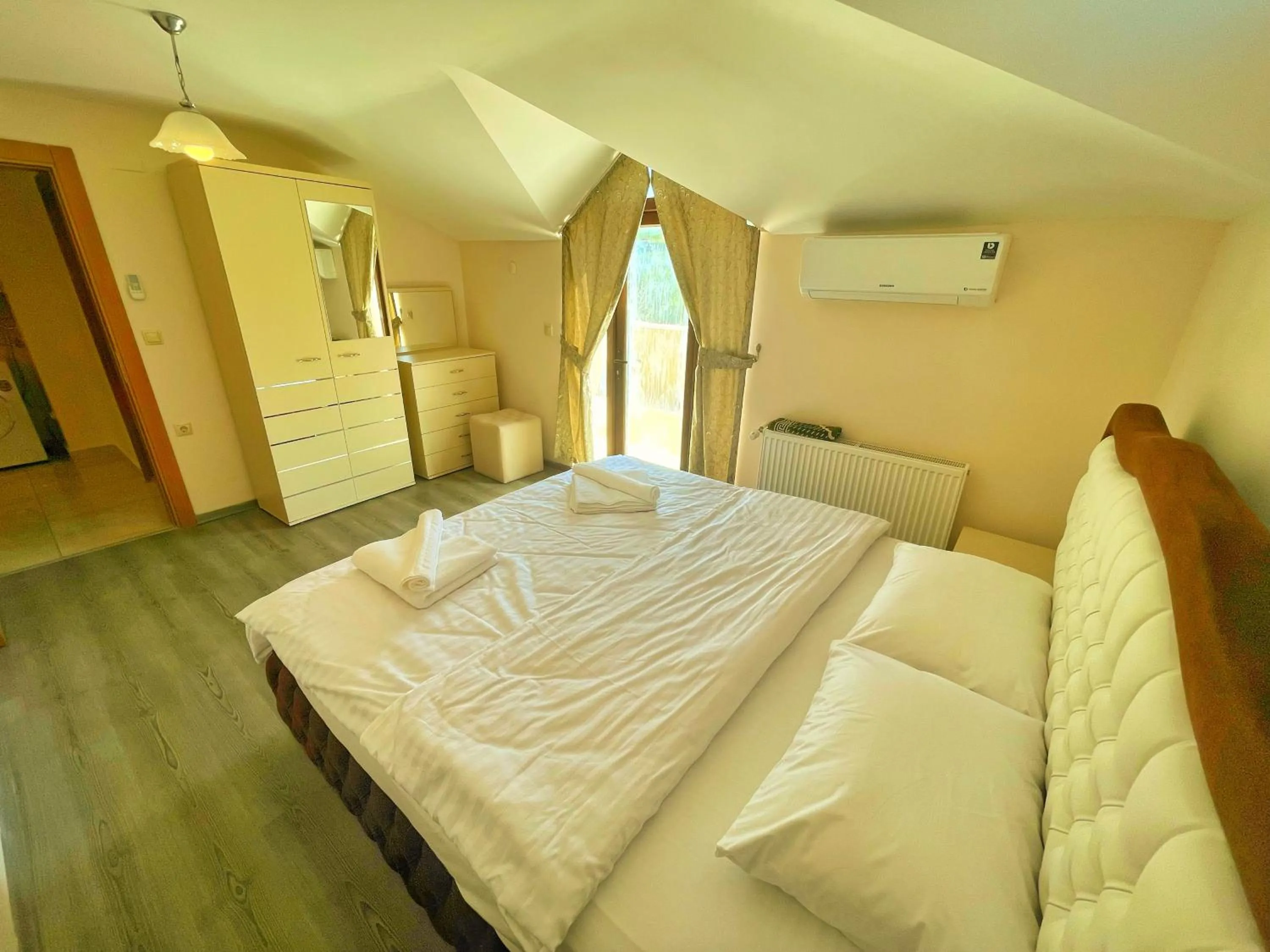 Bedroom, Bed in LUSTRA GARDEN SUİTE