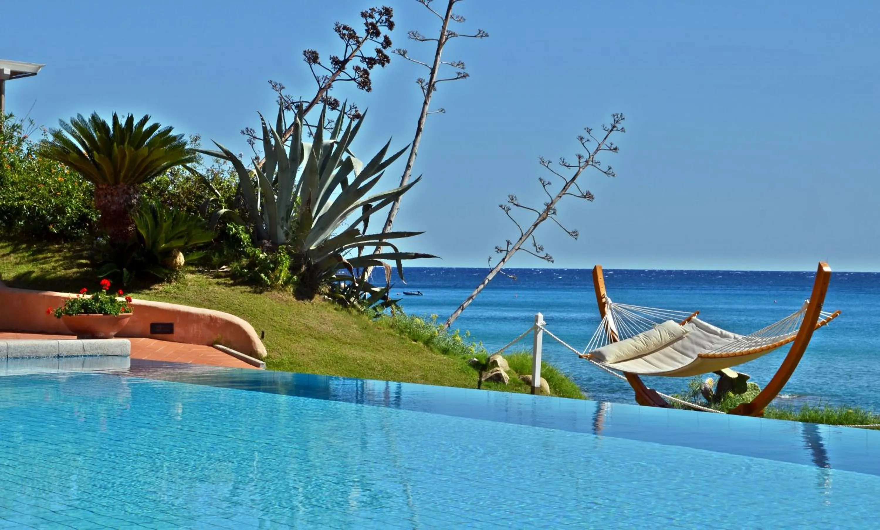 Swimming pool in Hotel La Bitta - Bovis Hotels