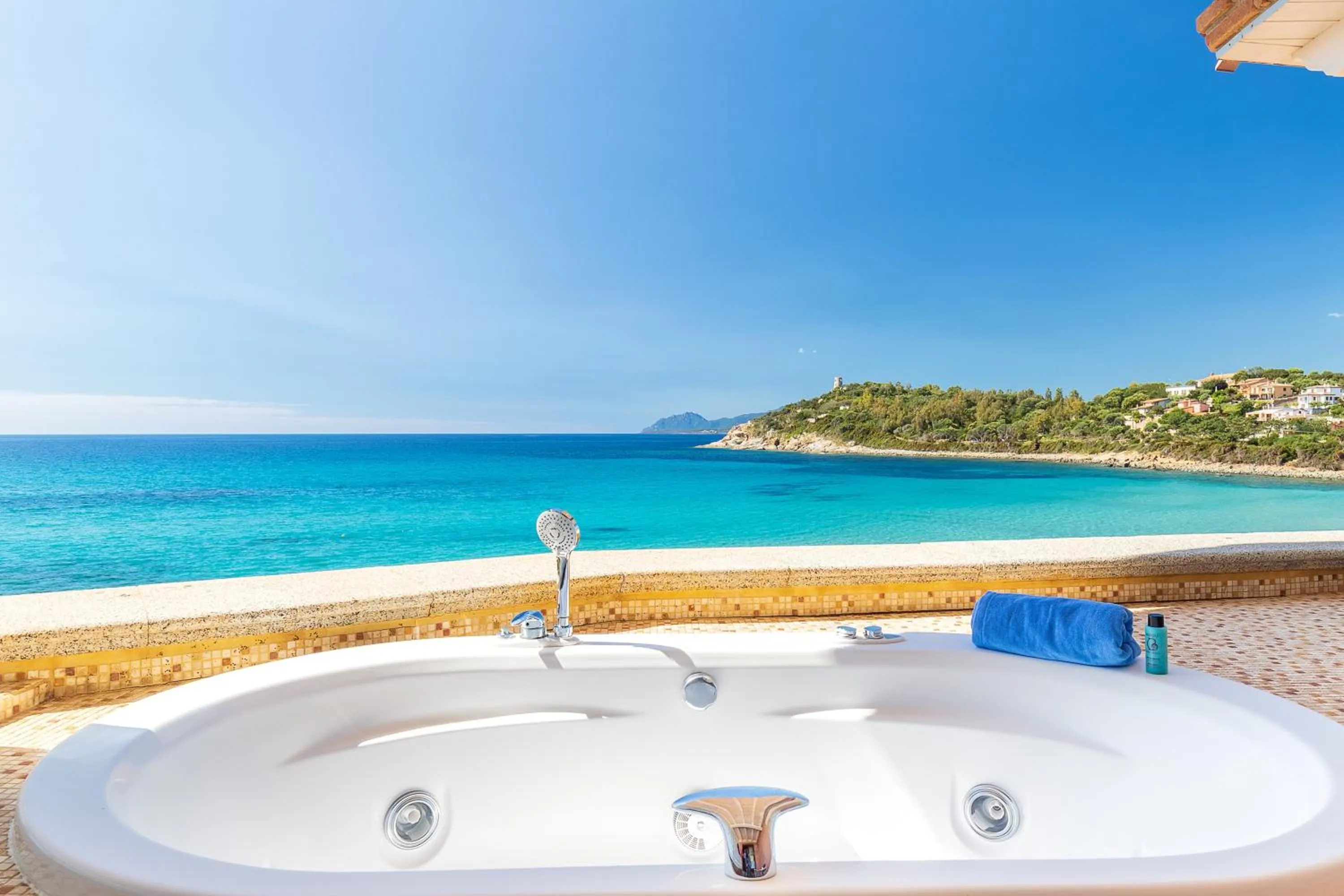 Hot Tub in Hotel La Bitta - Bovis Hotels