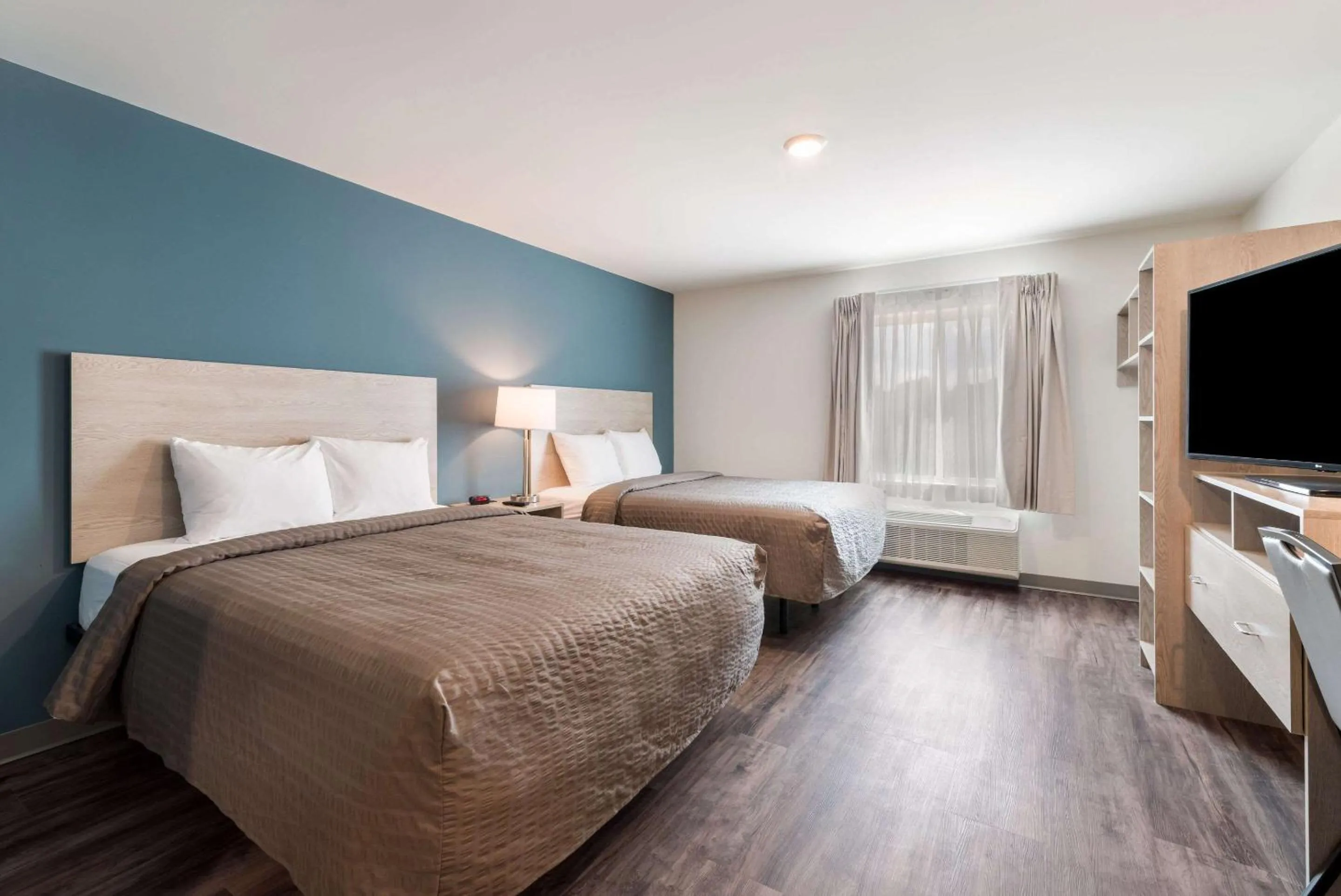 Bedroom, Bed in WoodSpring Suites Greensboro - High Point North