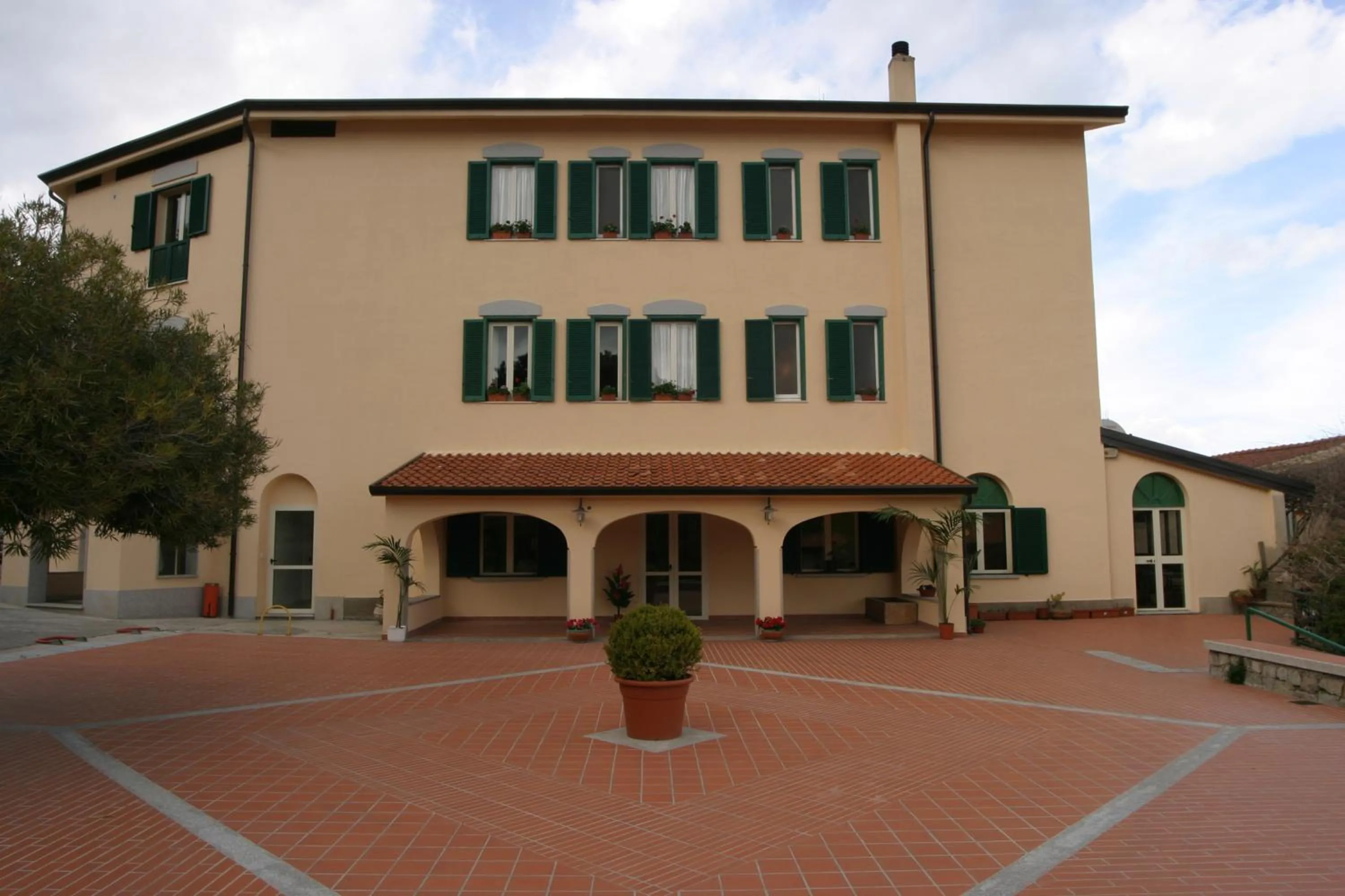 Property building in Hotel Villa Selene