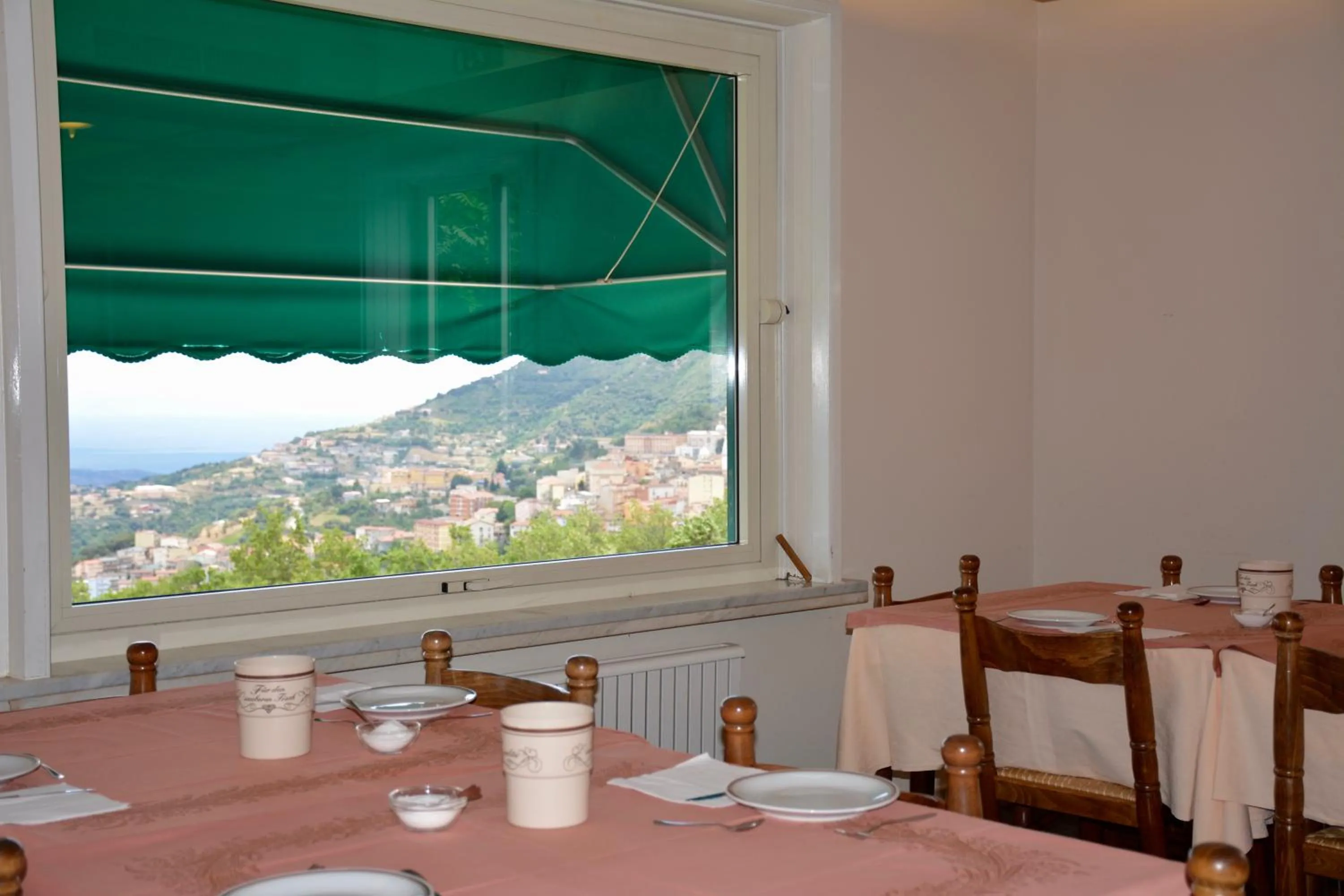 Restaurant/places to eat in Hotel Villa Selene