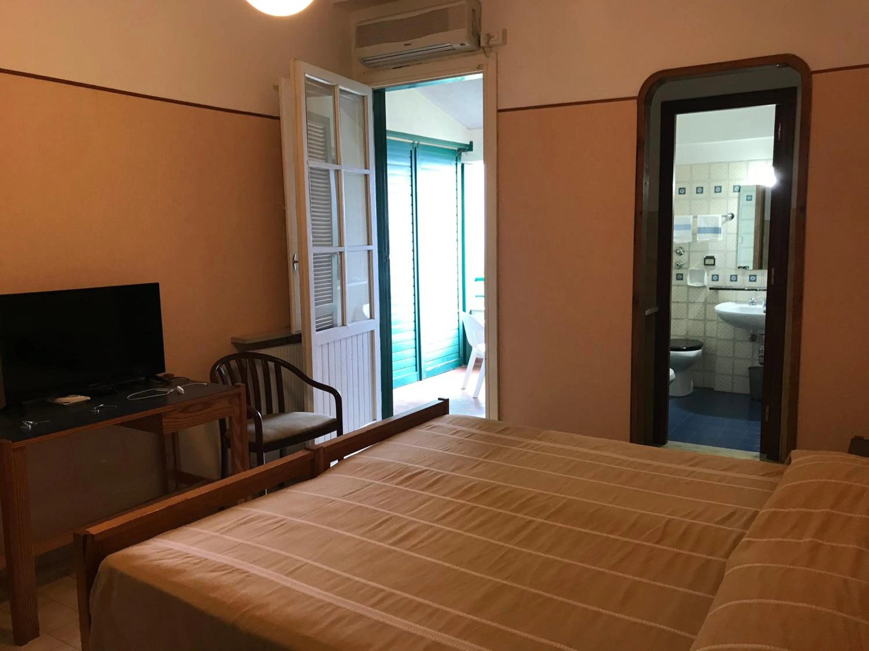 Photo of the whole room, Bed in Hotel Villa Selene