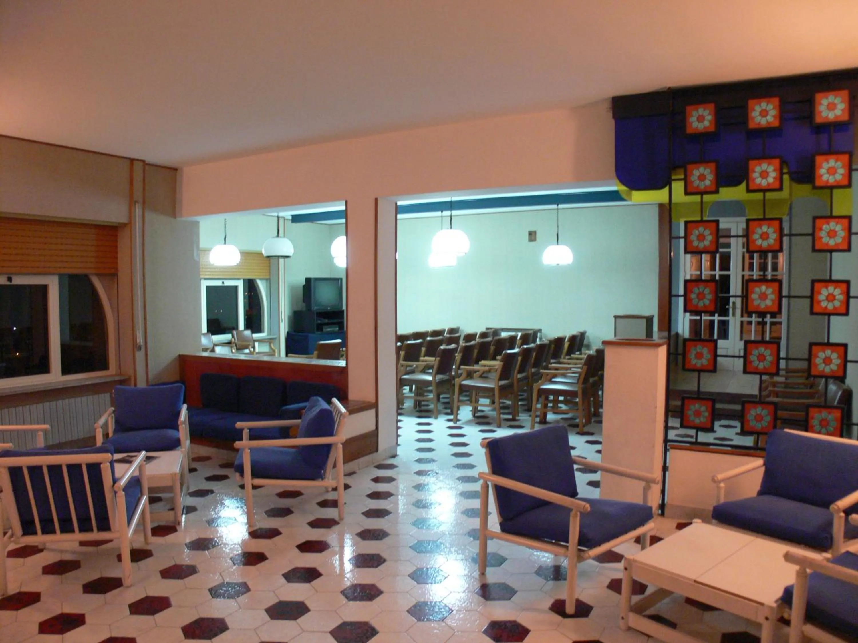 Communal lounge/ TV room in Hotel Villa Selene