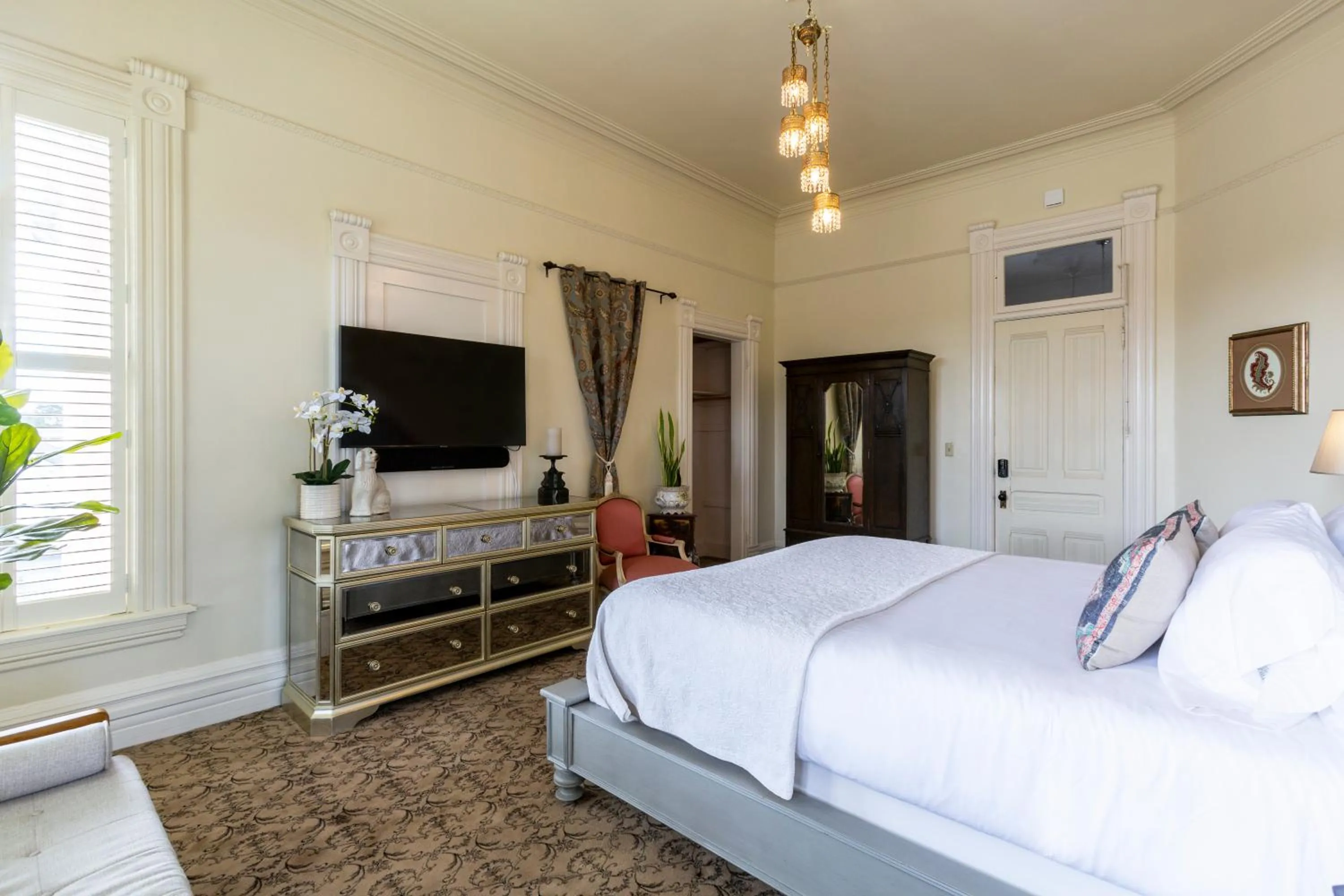 Bed in Pinc Lady Mansion