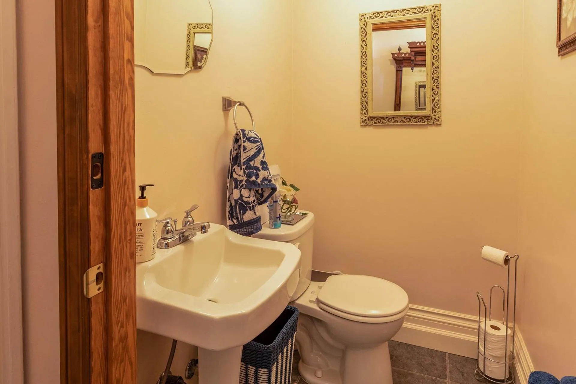 Bathroom in Pinc Lady Mansion