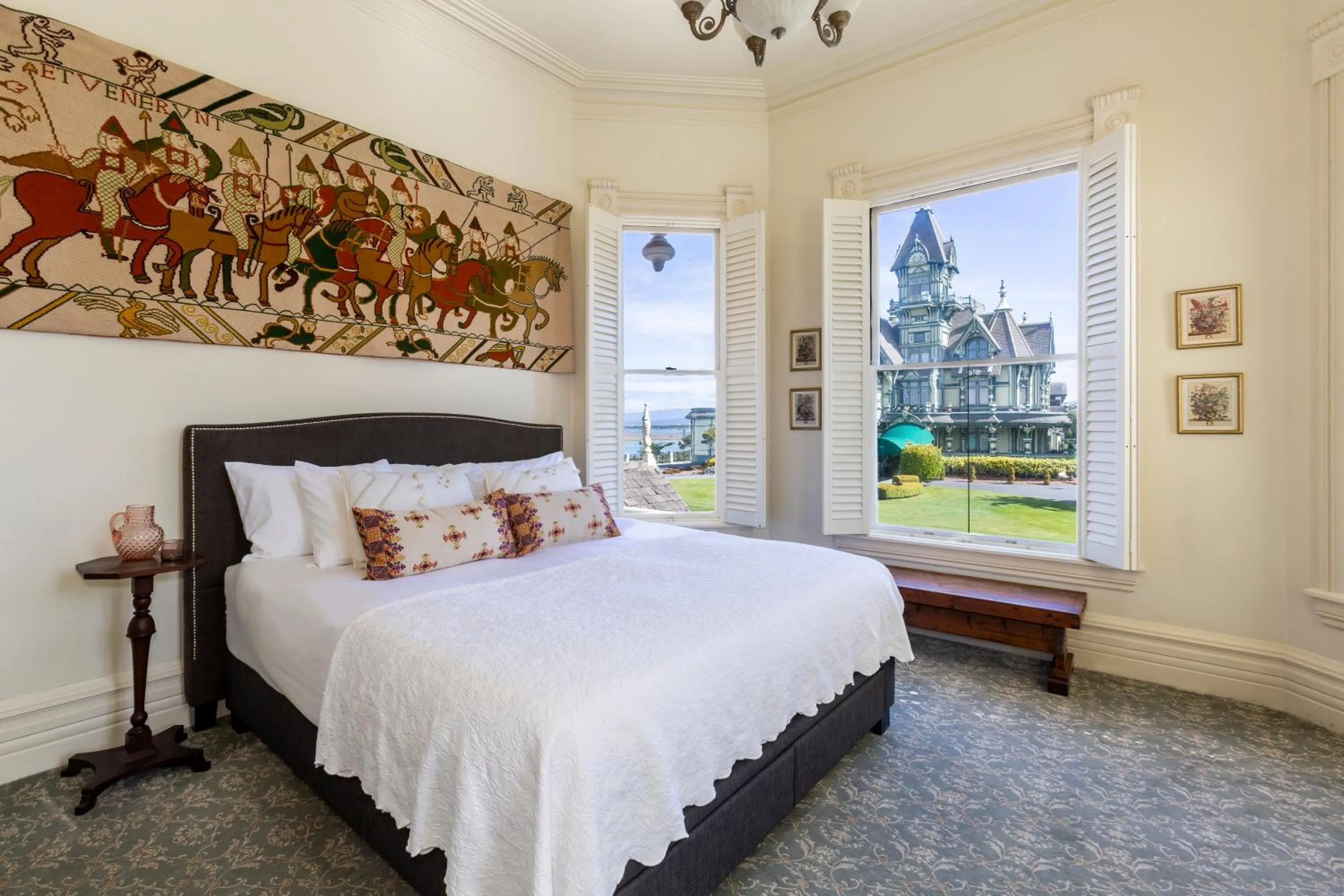 Bed in Pinc Lady Mansion