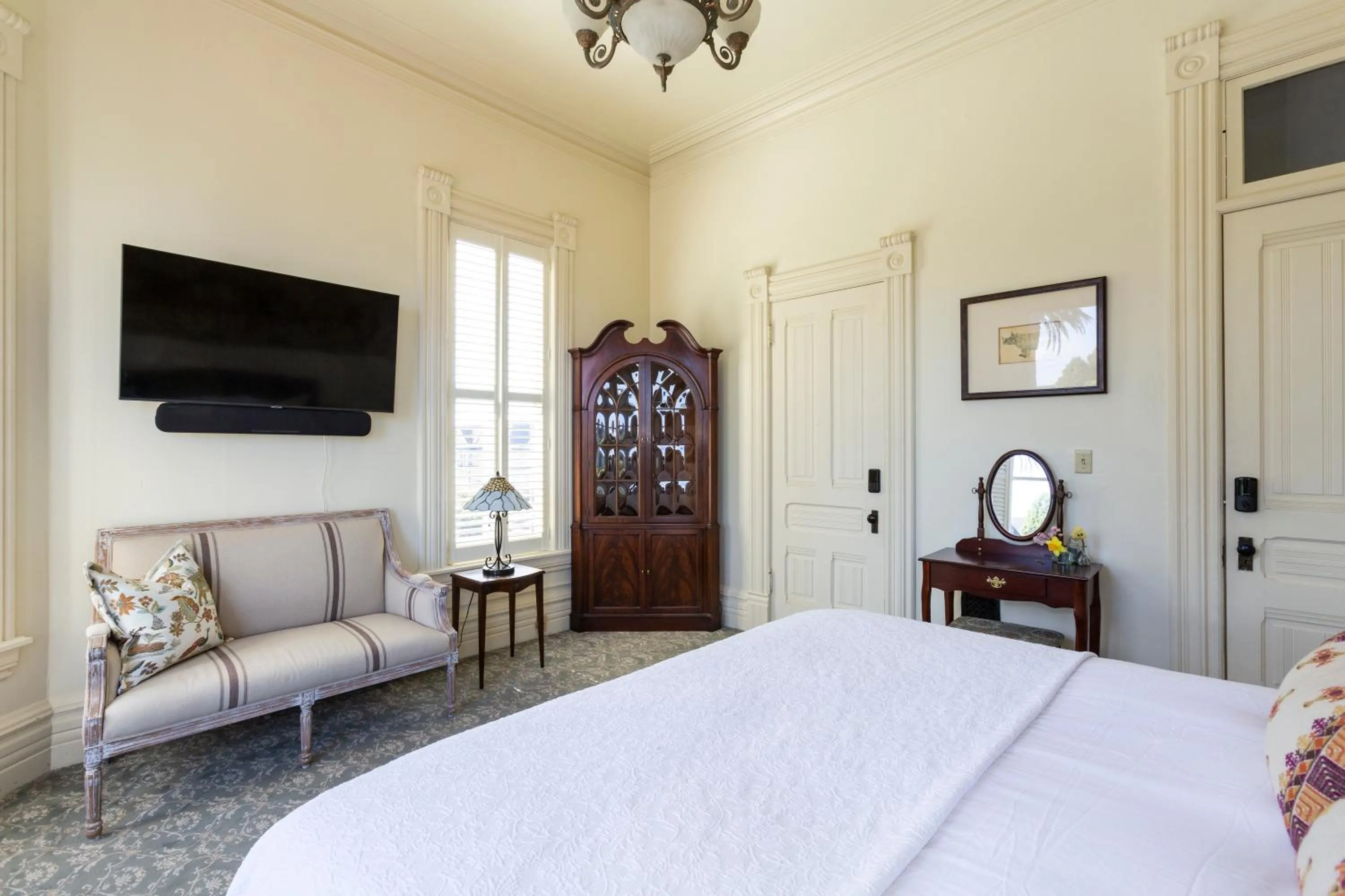 Bed in Pinc Lady Mansion