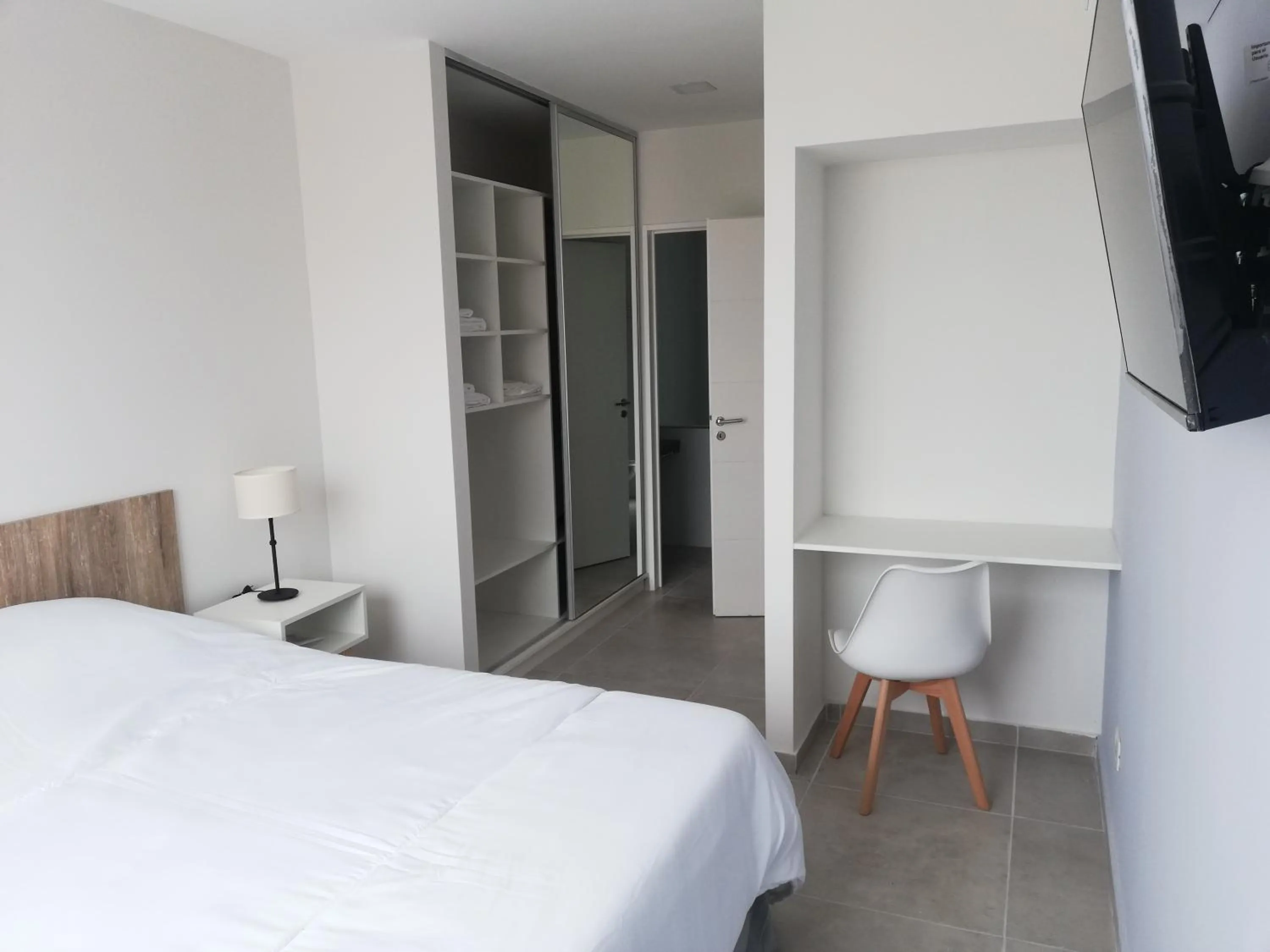 Photo of the whole room, Bed in CQ MITRE