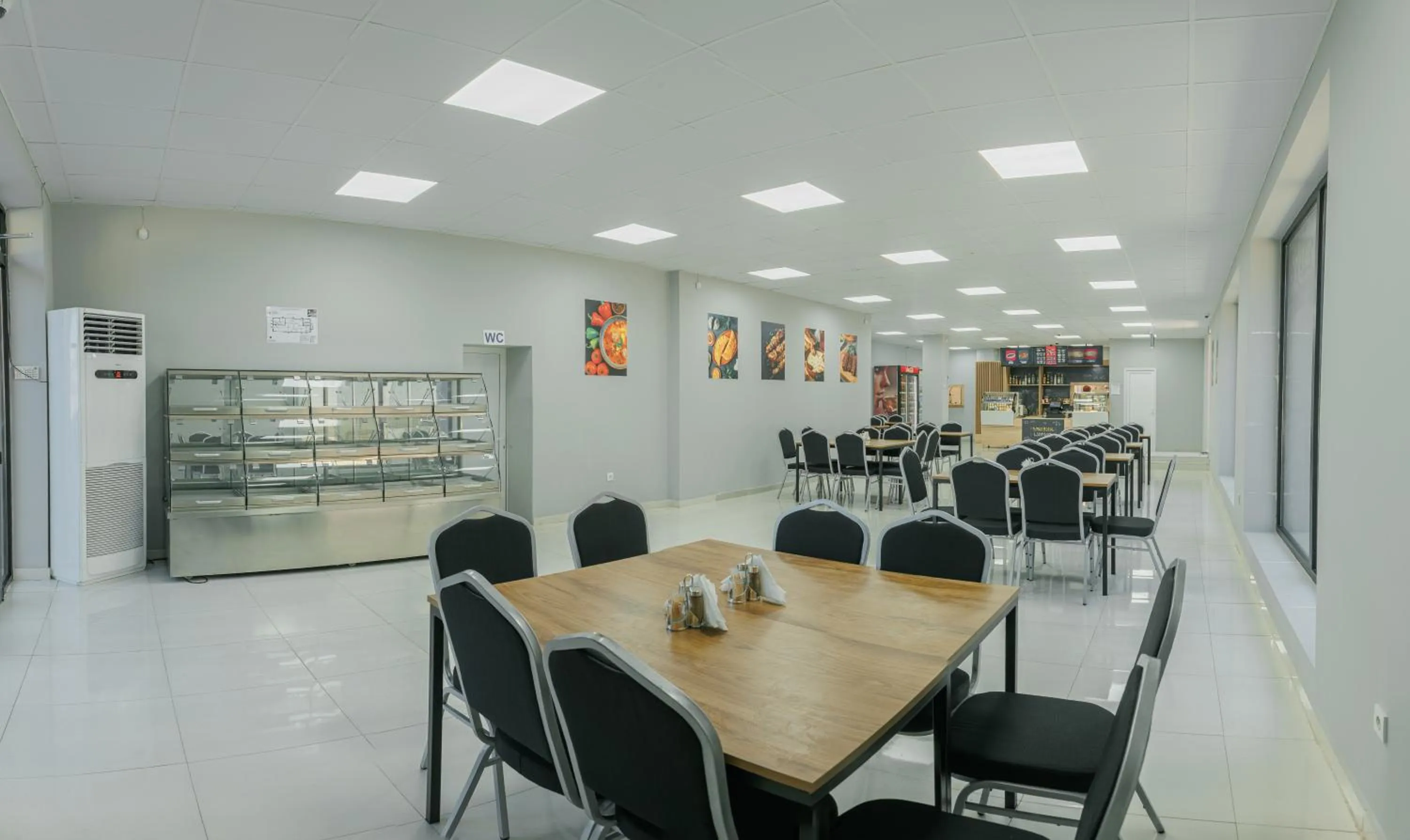 Restaurant/places to eat in Route Hotel