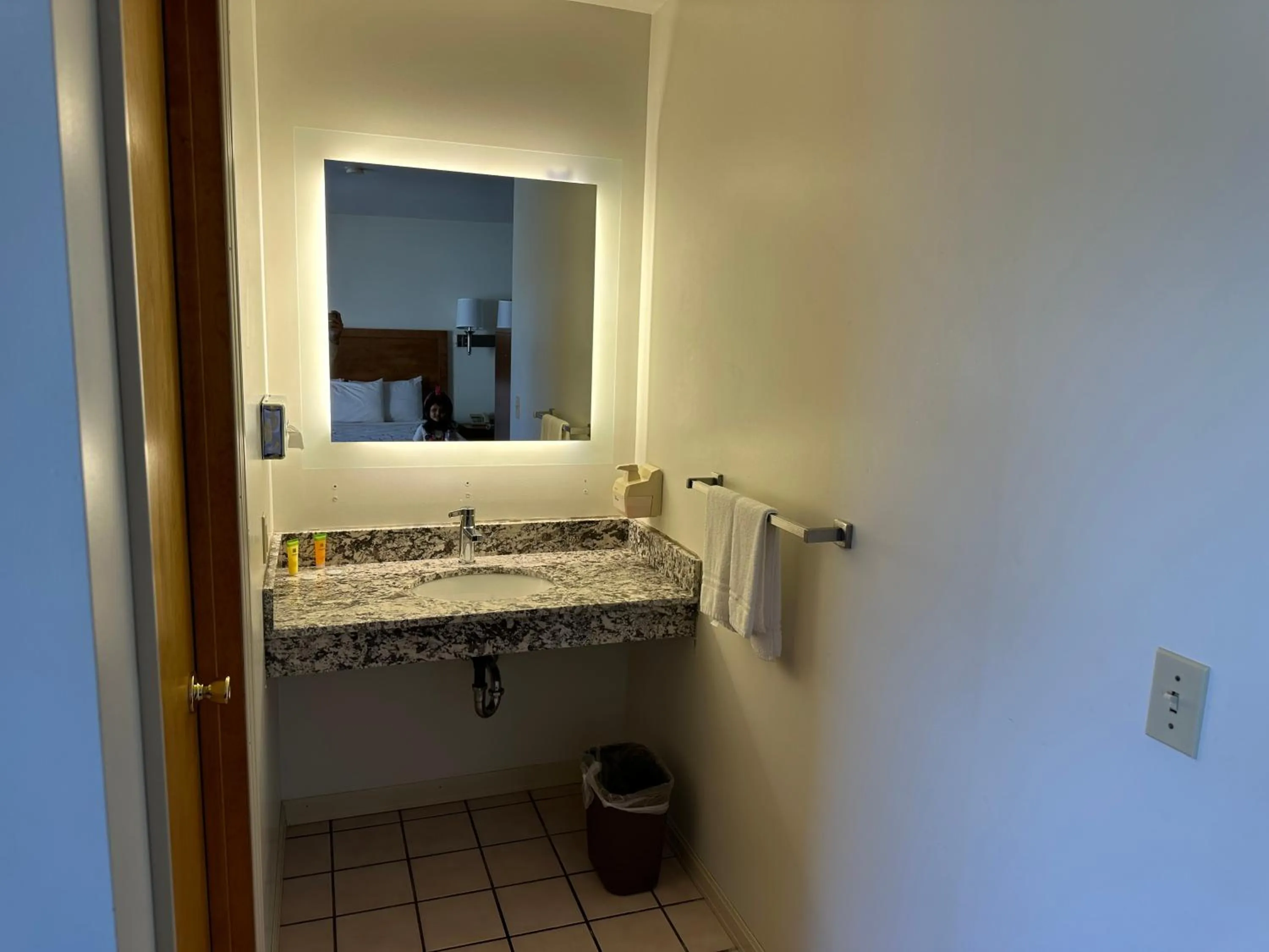 Bathroom in VISTA VILLA MOTEL