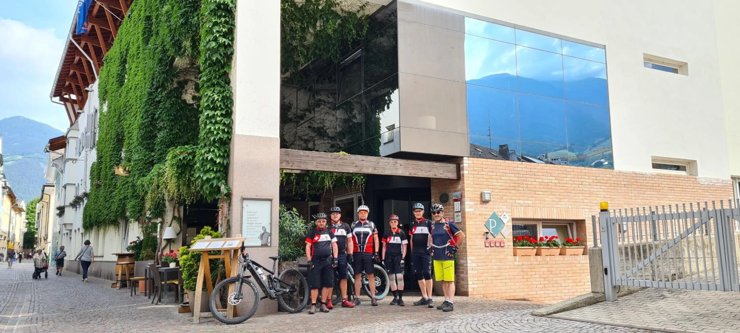 Cycling in KRONE eat drink stay