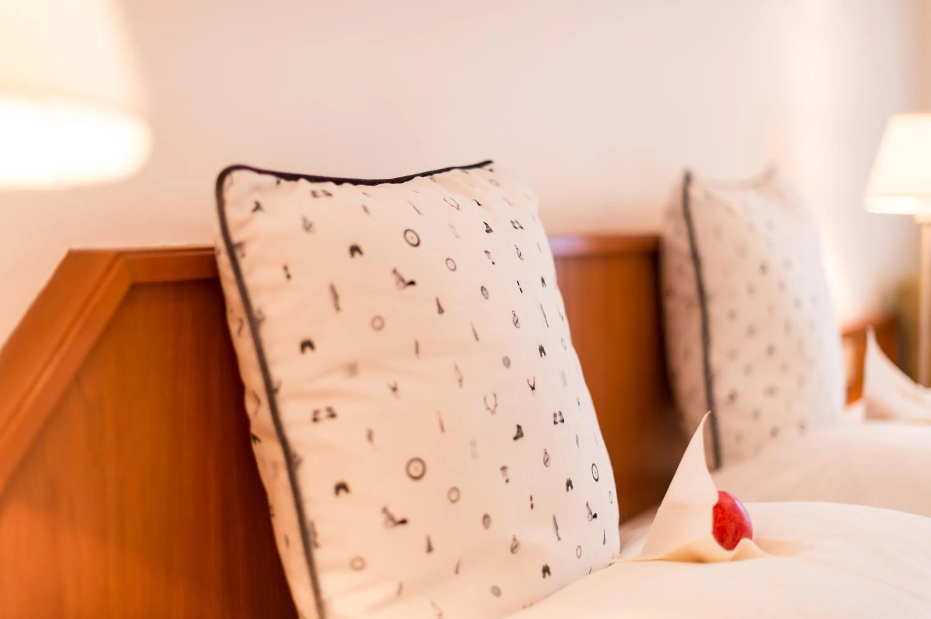 Bed in KRONE eat drink stay