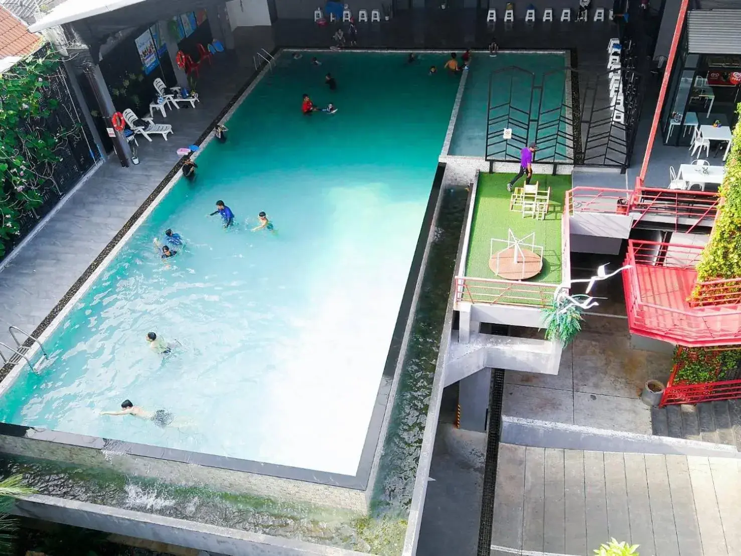 Swimming pool in The Vita Plus Hotel Swimming pool in The Vita Plus Hotel