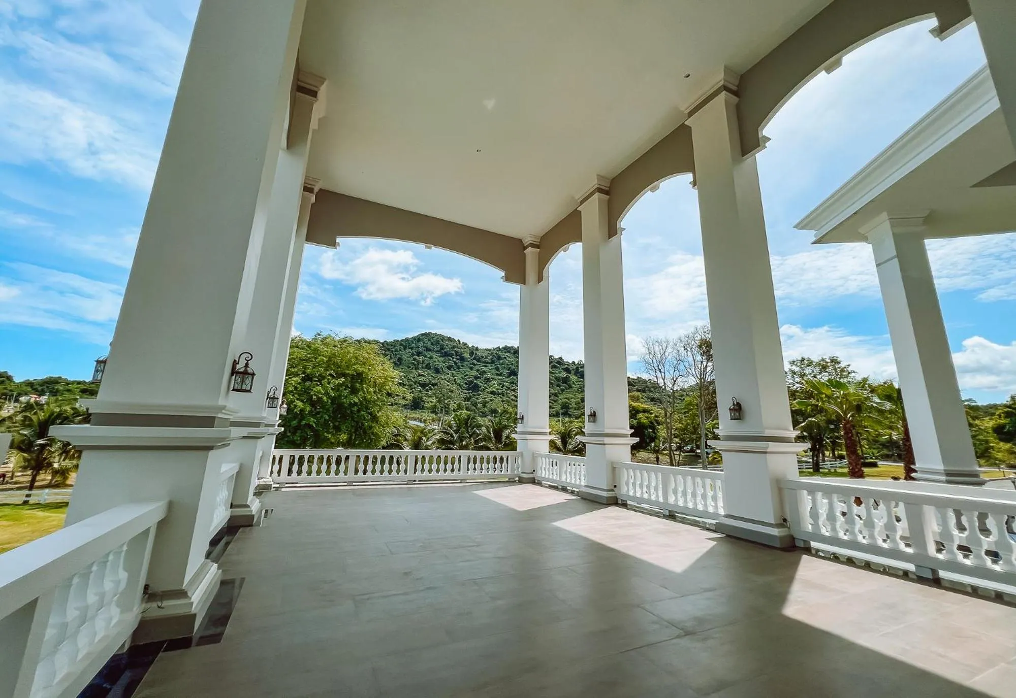 Property building in Grand Lord Hotel & Residence - Pattaya