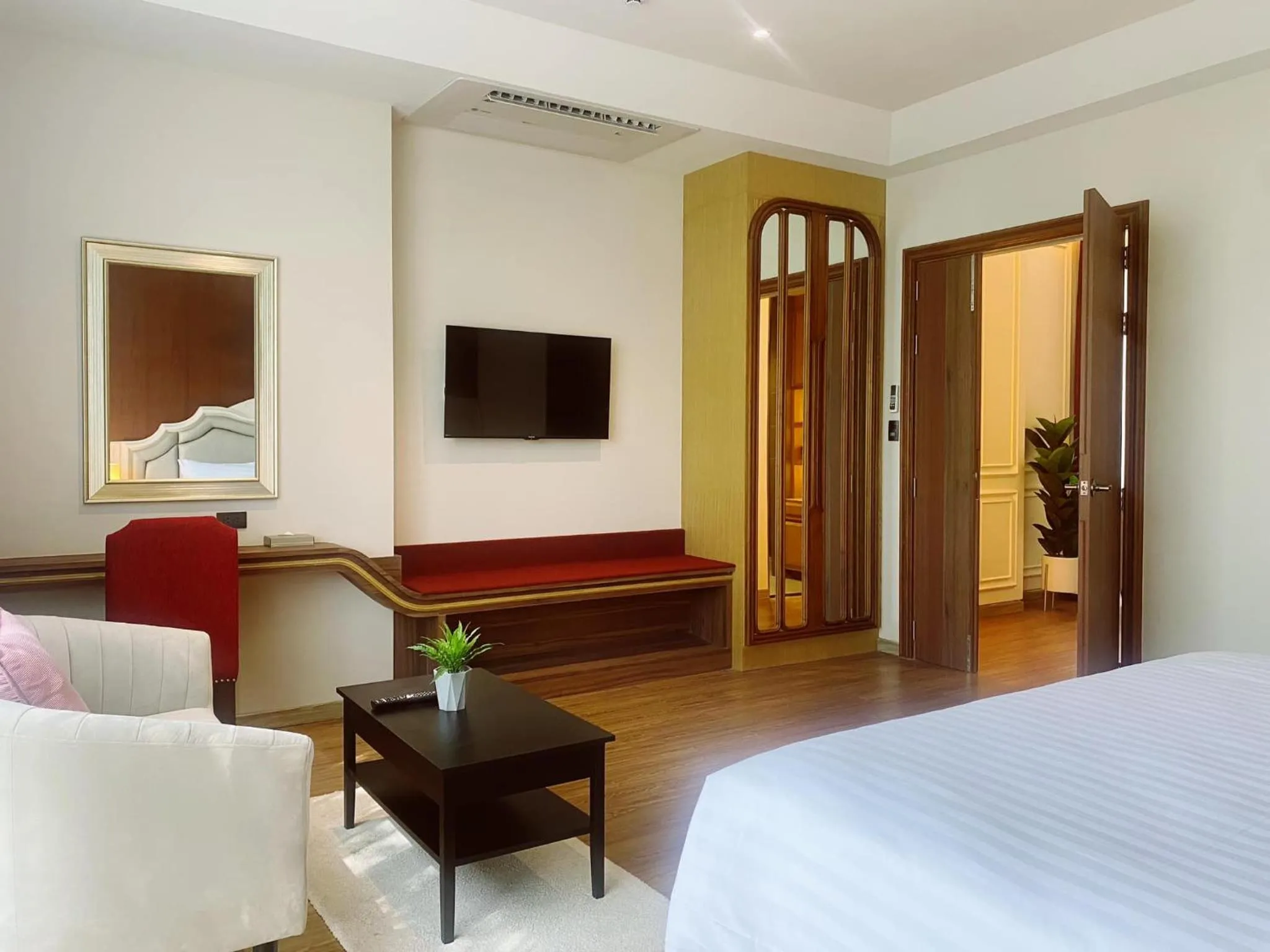 Bedroom, Bed in Grand Lord Hotel & Residence - Pattaya