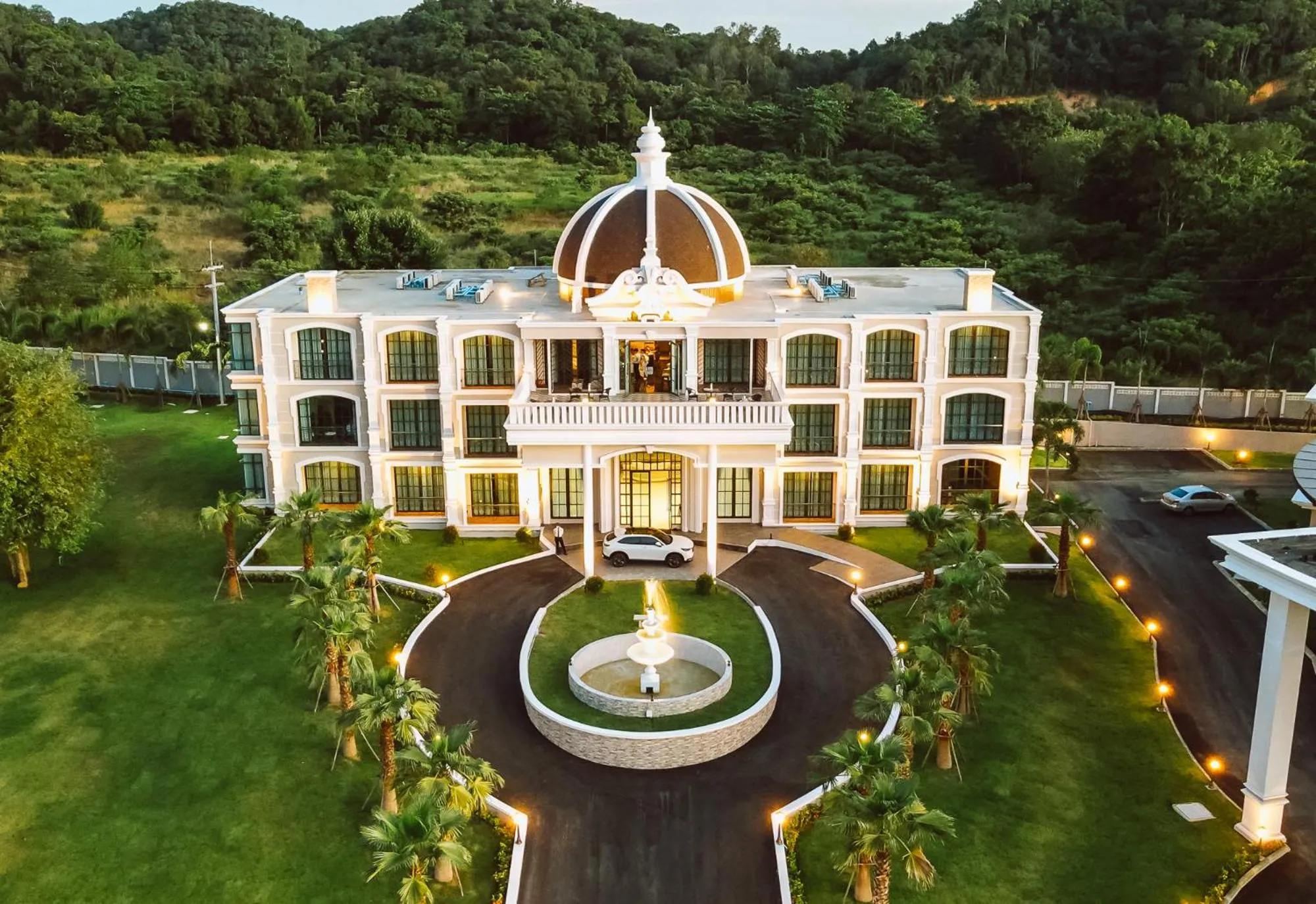 Property building in Grand Lord Hotel & Residence - Pattaya